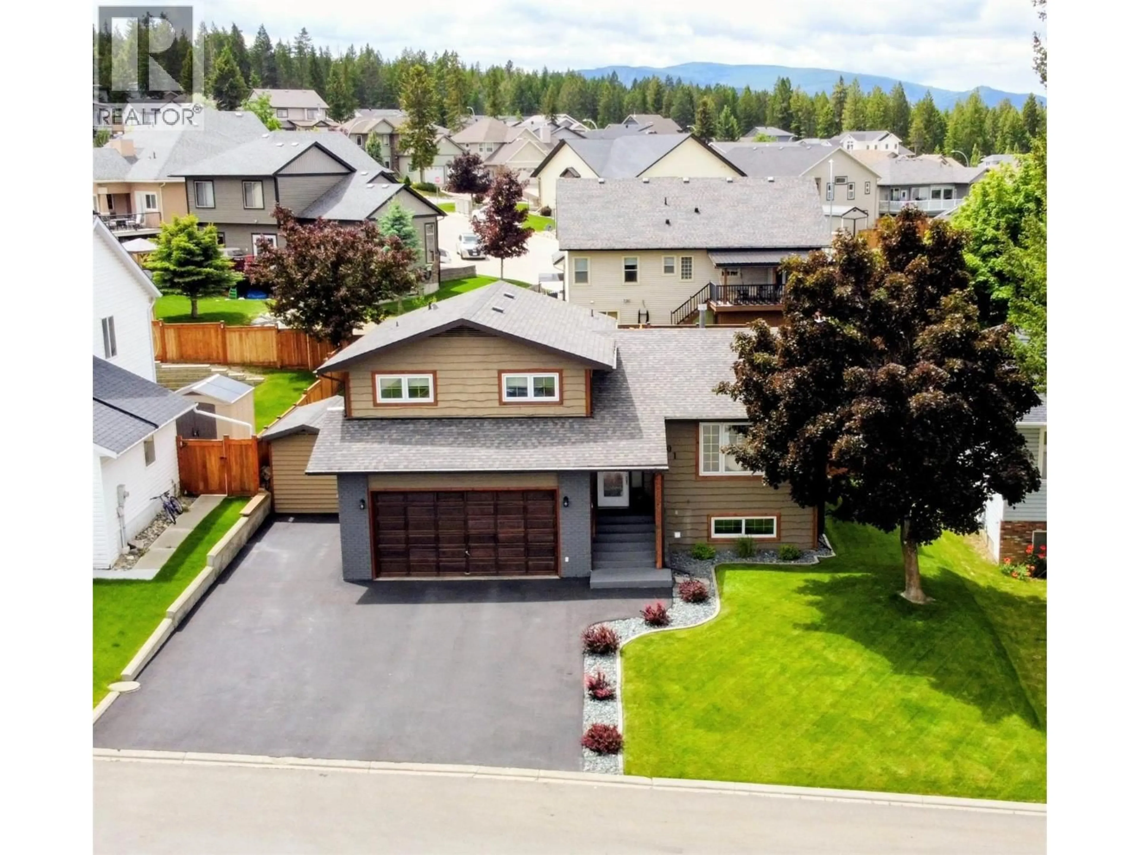 A pic from outside/outdoor area/front of a property/back of a property/a pic from drone, unknown for 201 BIRCH DRIVE, Cranbrook British Columbia V1C5X9