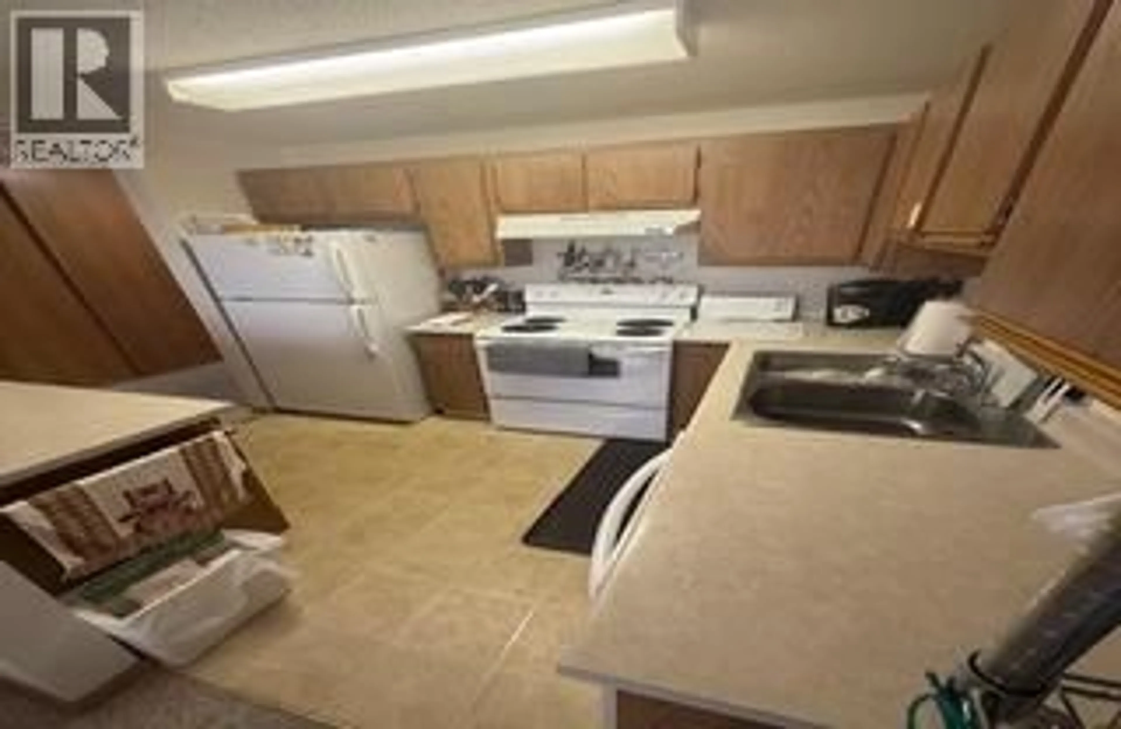 Standard kitchen, unknown for 206 - 284 YORKTON AVENUE, Penticton British Columbia V2A3V5