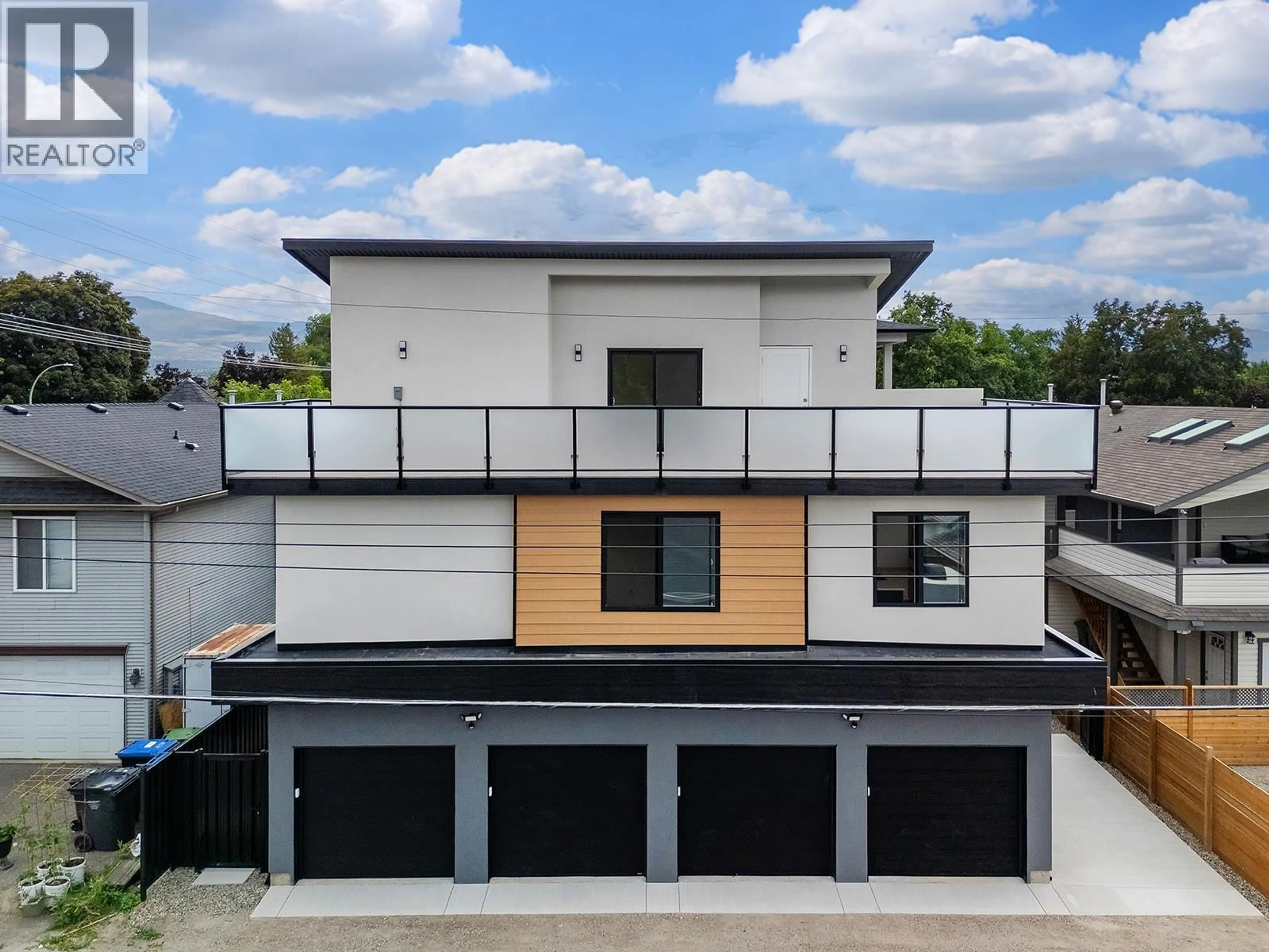 Home with vinyl exterior material, building for 5 - 662 BIRCH AVENUE, Kelowna British Columbia V1Y3H1