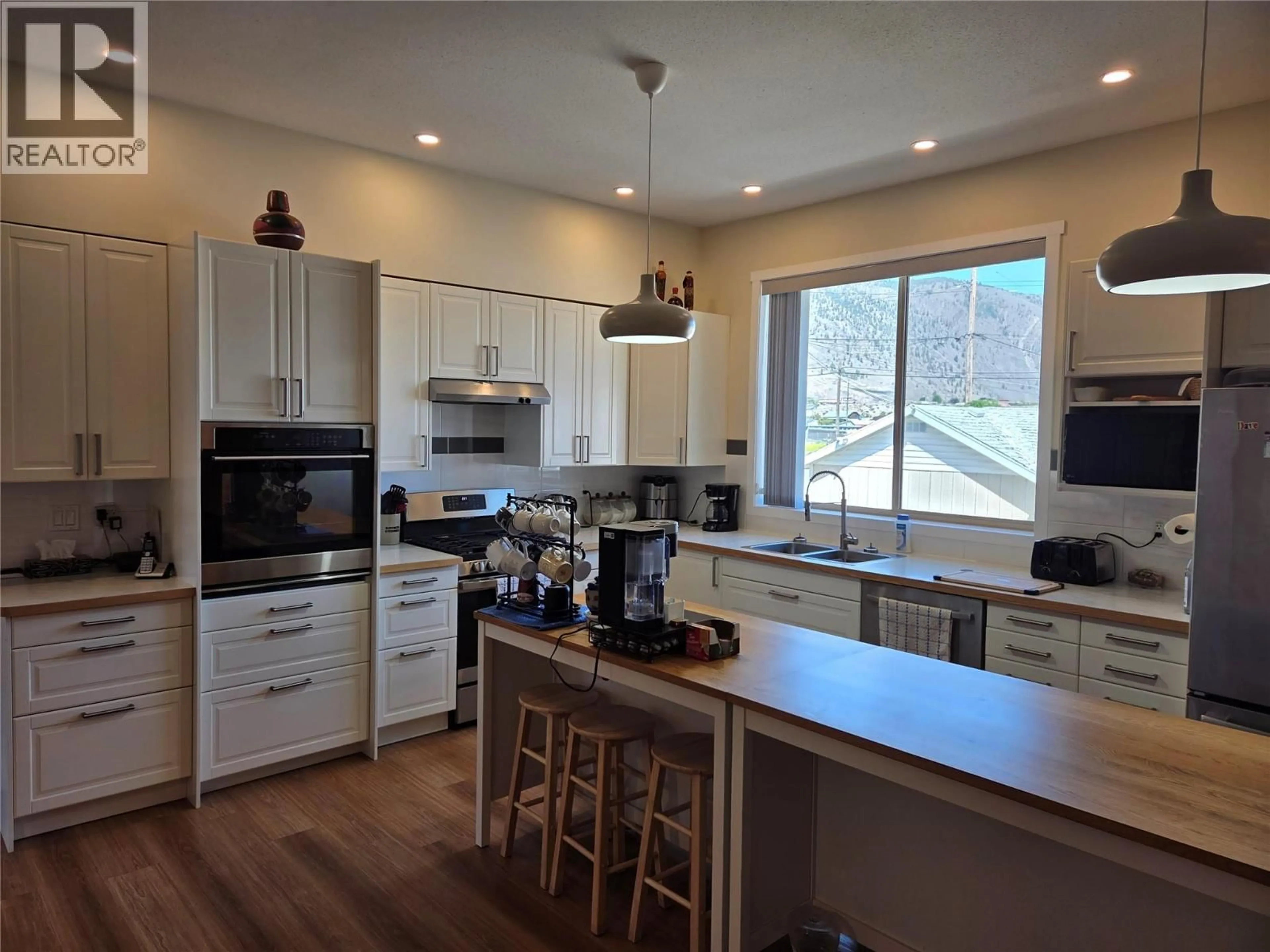 Open concept kitchen, unknown for 421 9TH AVENUE, Keremeos British Columbia V0X1N3