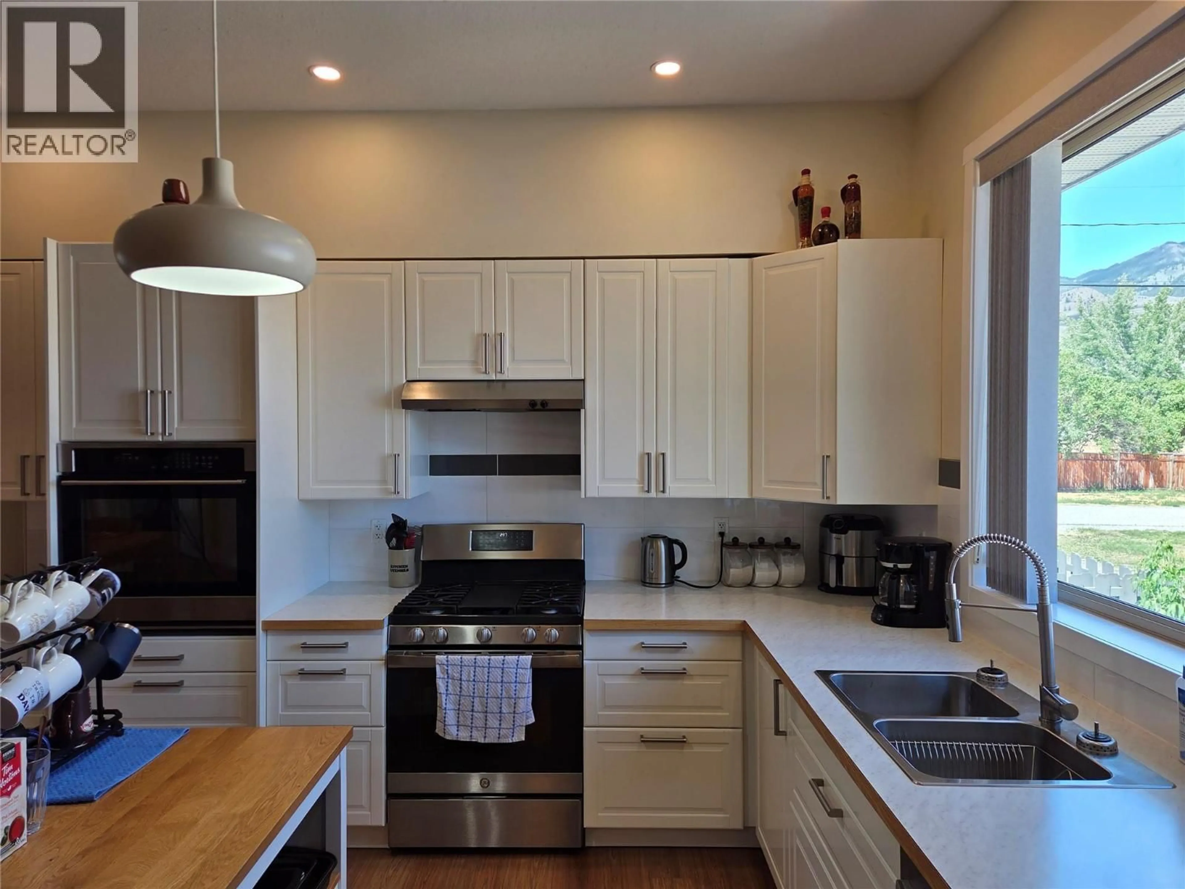 Contemporary kitchen, unknown for 421 9TH AVENUE, Keremeos British Columbia V0X1N3