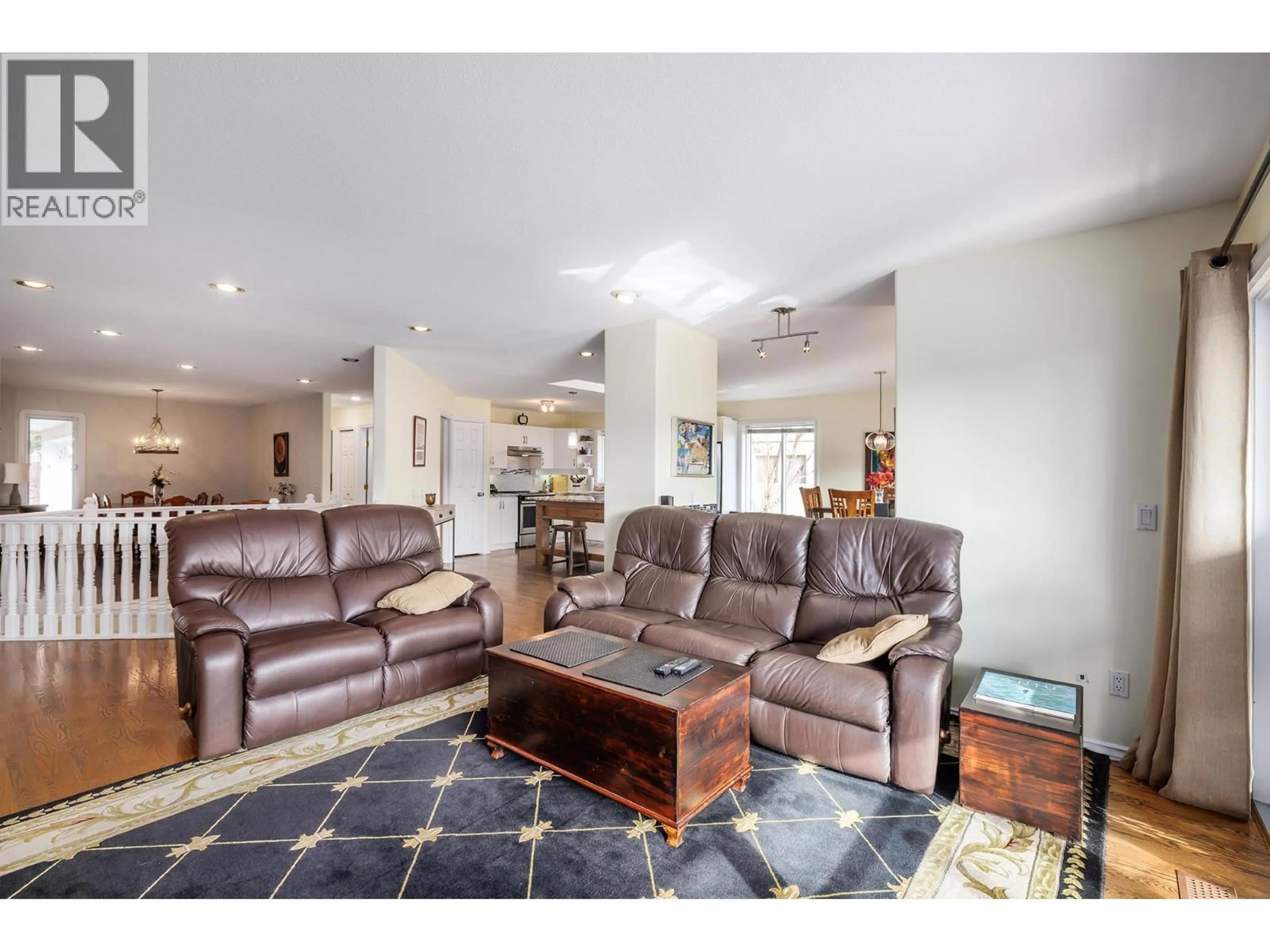Living room with furniture, unknown for 19 - 452 GLEN PINE COURT, Kelowna British Columbia V1V1W7
