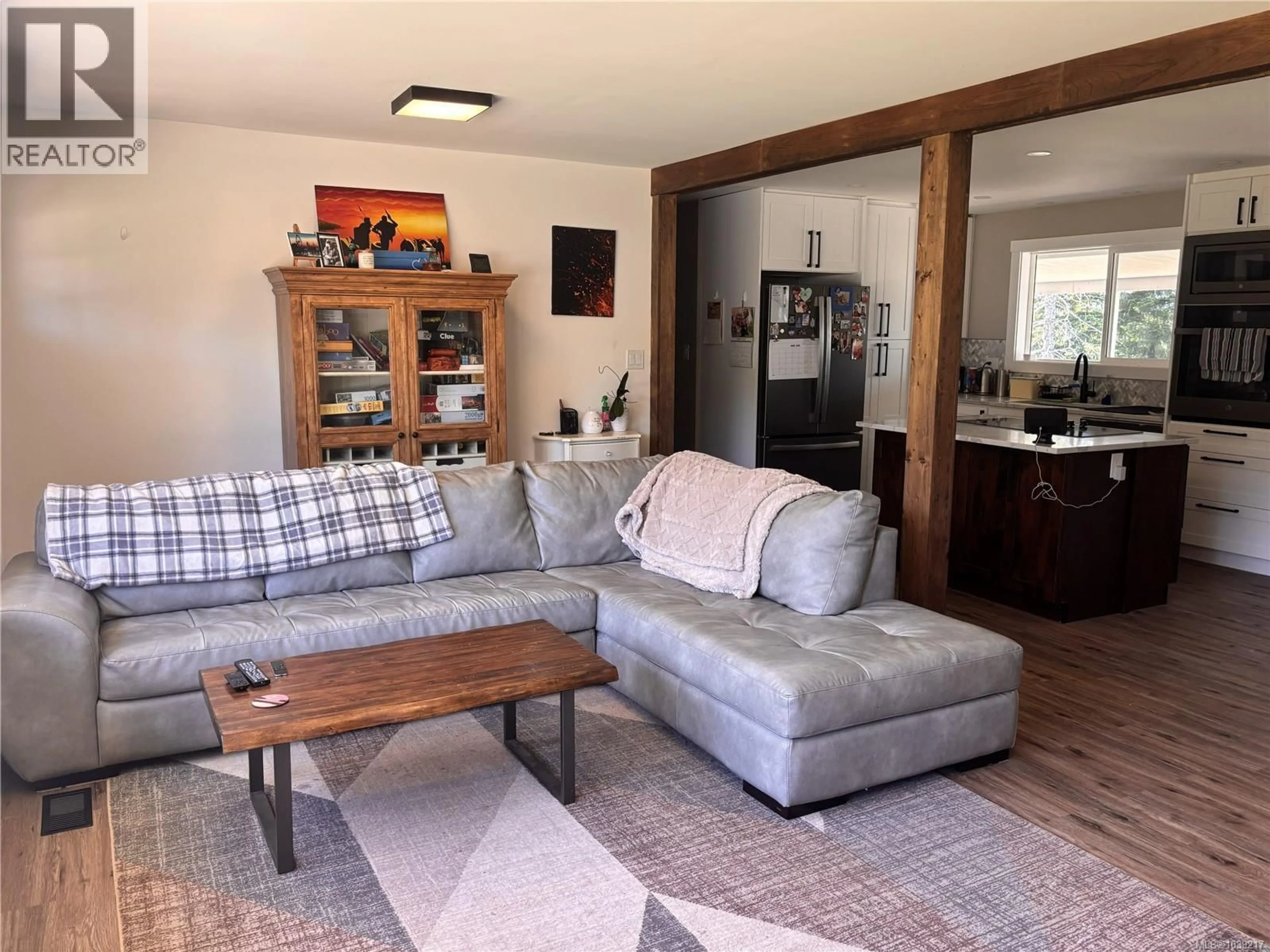 Living room with furniture, wood/laminate floor for 5054 DUNDALK AVENUE NORTH, Port Alberni British Columbia V9Y8P8