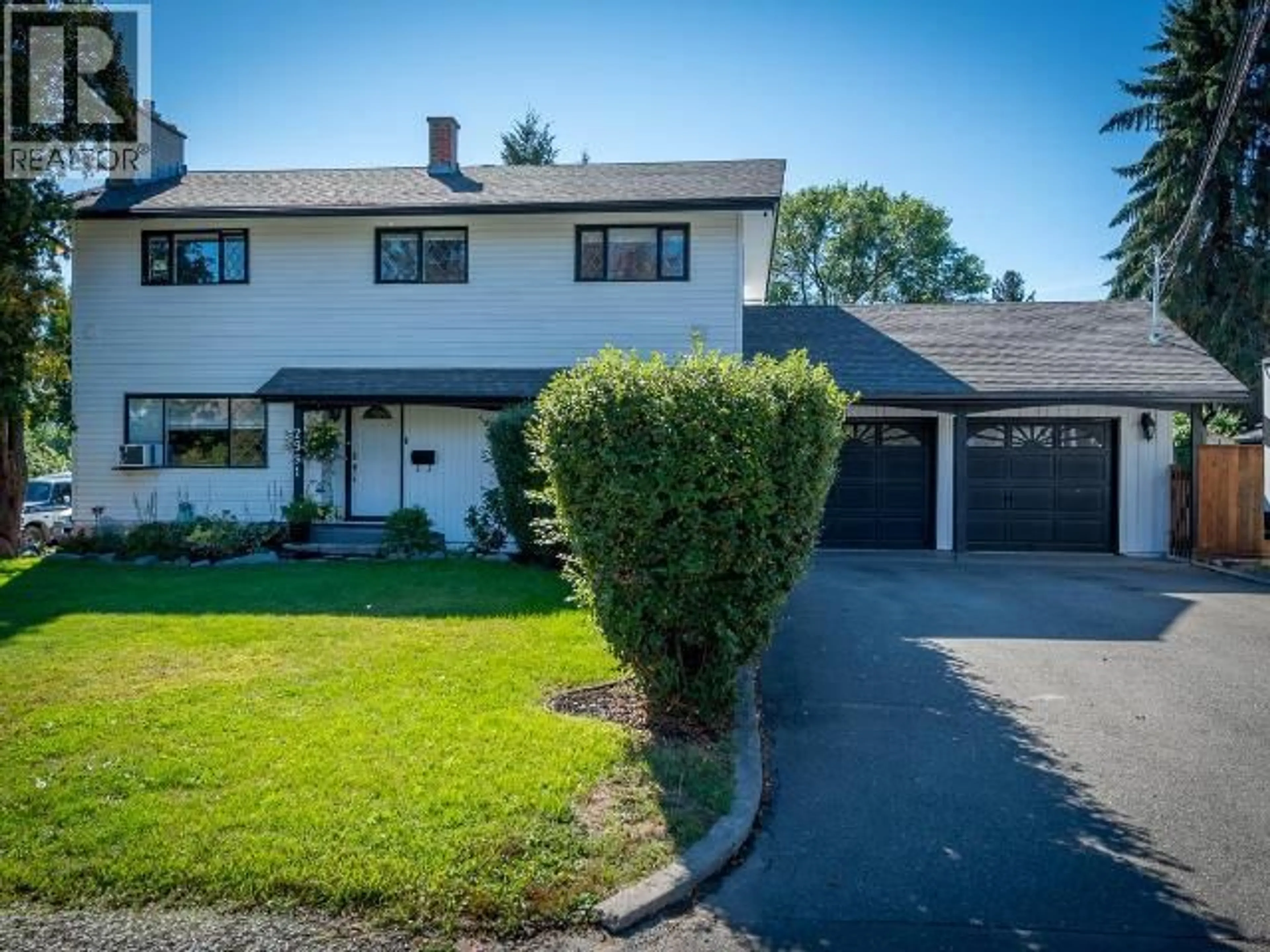 A pic from outside/outdoor area/front of a property/back of a property/a pic from drone, street for 2591 FLEETWOOD AVENUE, Kamloops British Columbia V2B4T1