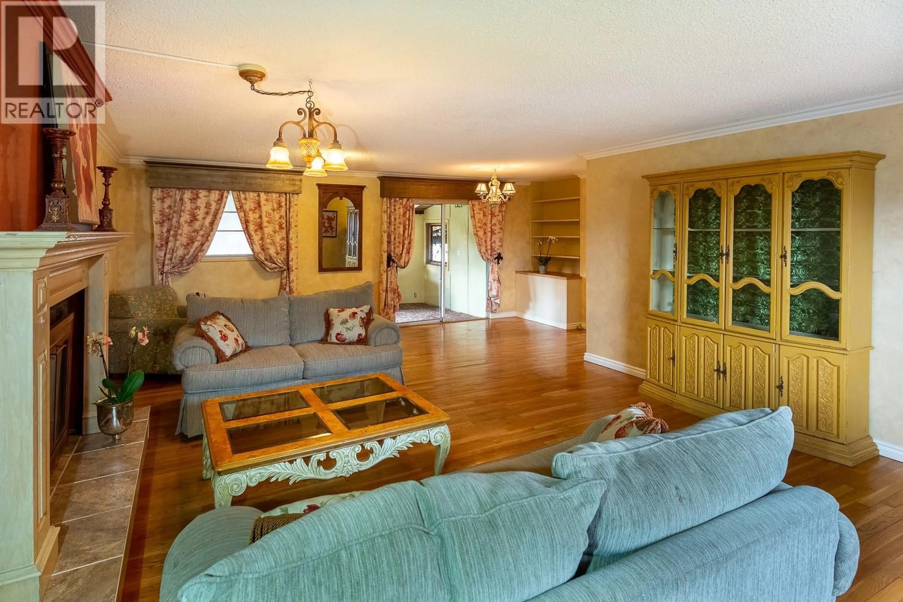Living room with furniture, wood/laminate floor for 3606 OLD OKANAGAN HIGHWAY, West Kelowna British Columbia V4T1P4