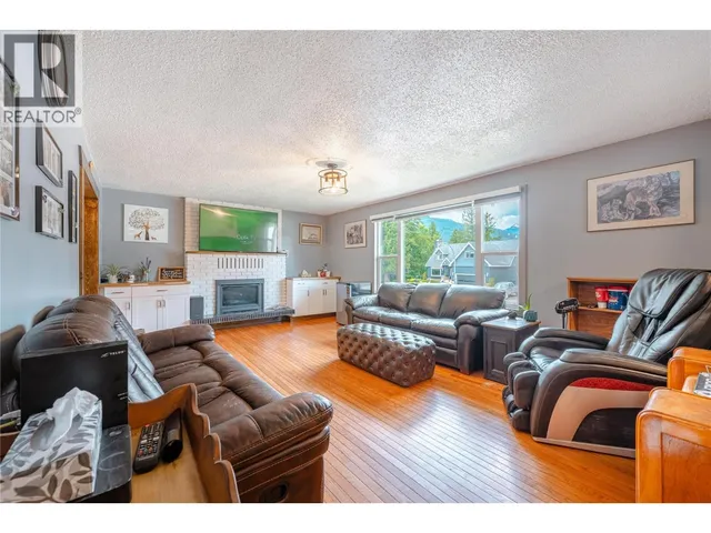 162 PEARKES DRIVE, Revelstoke 3
