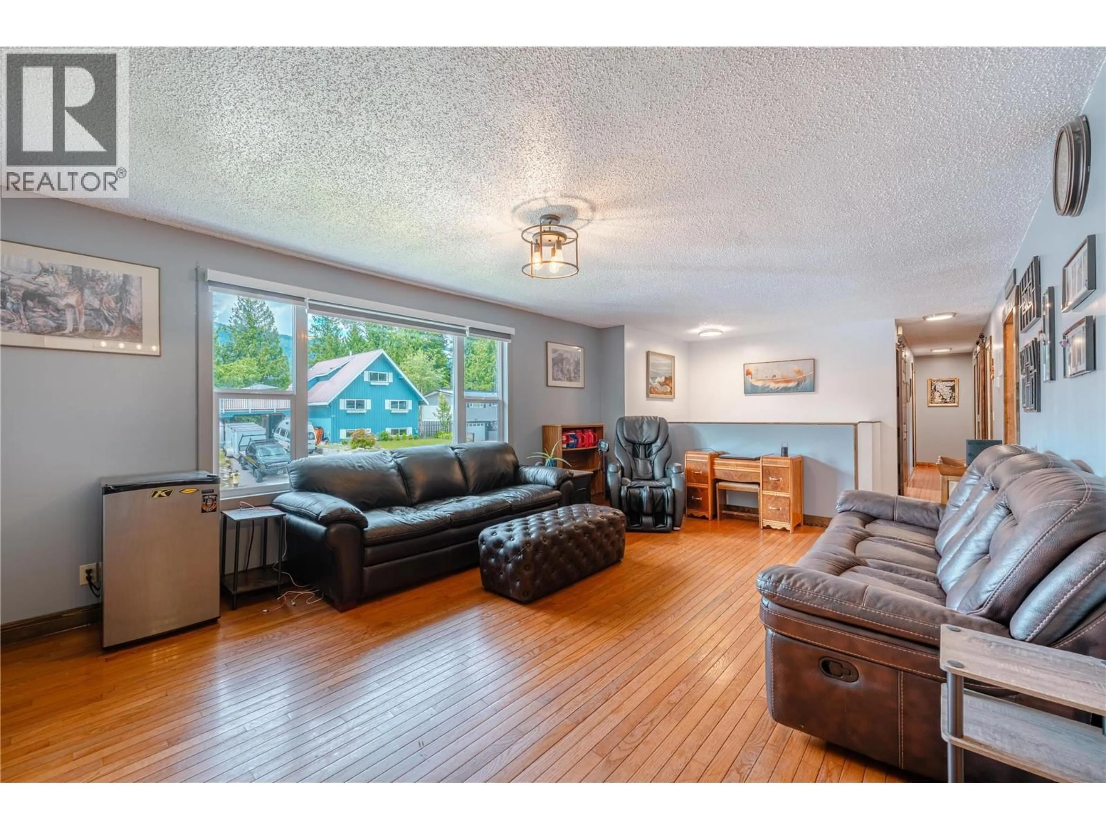 Living room with furniture, wood/laminate floor for 162 PEARKES DRIVE, Revelstoke British Columbia V0E2S0