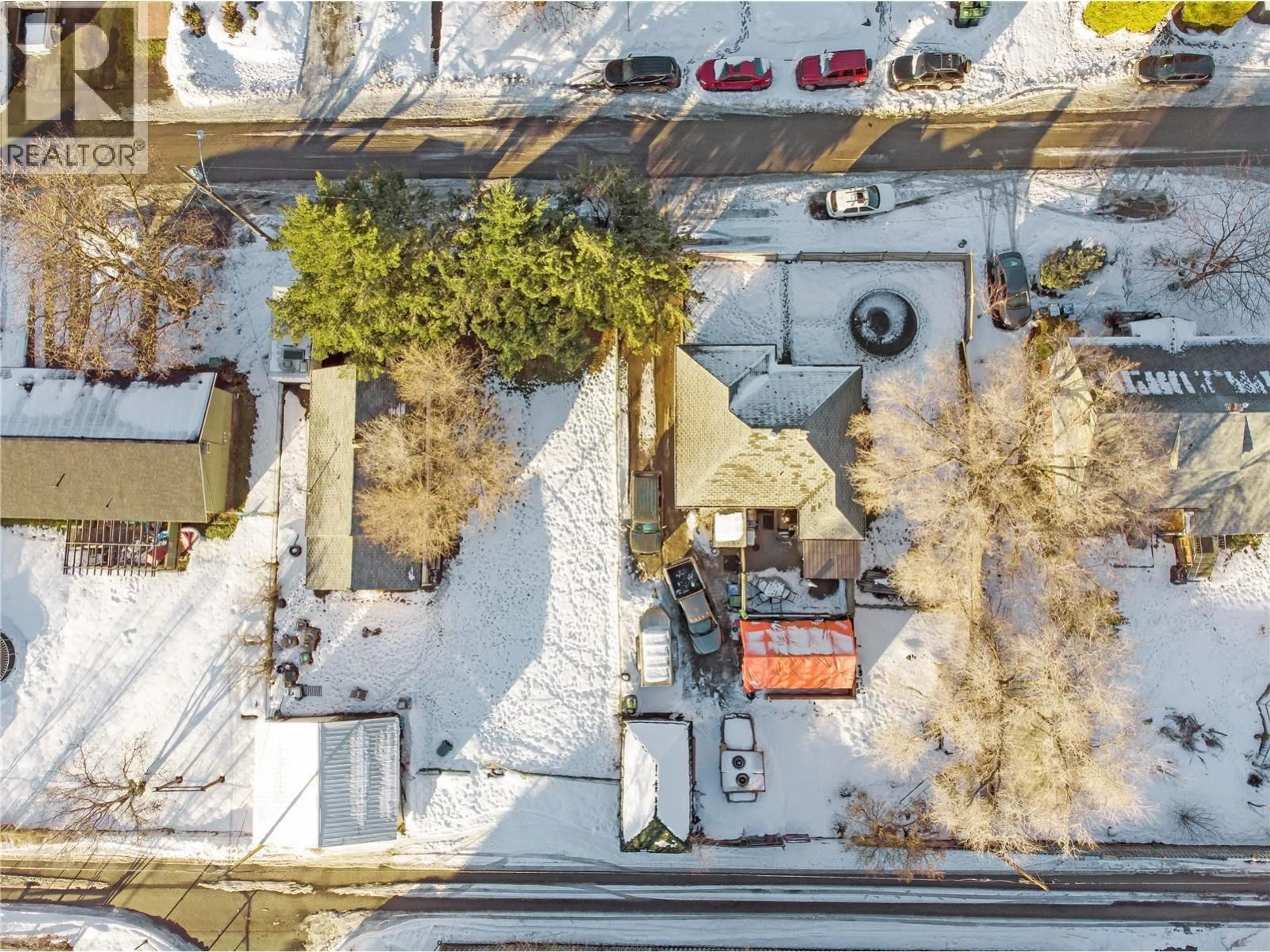 A pic from outside/outdoor area/front of a property/back of a property/a pic from drone, street for 265 PONTO ROAD, Kelowna British Columbia V1X2G2