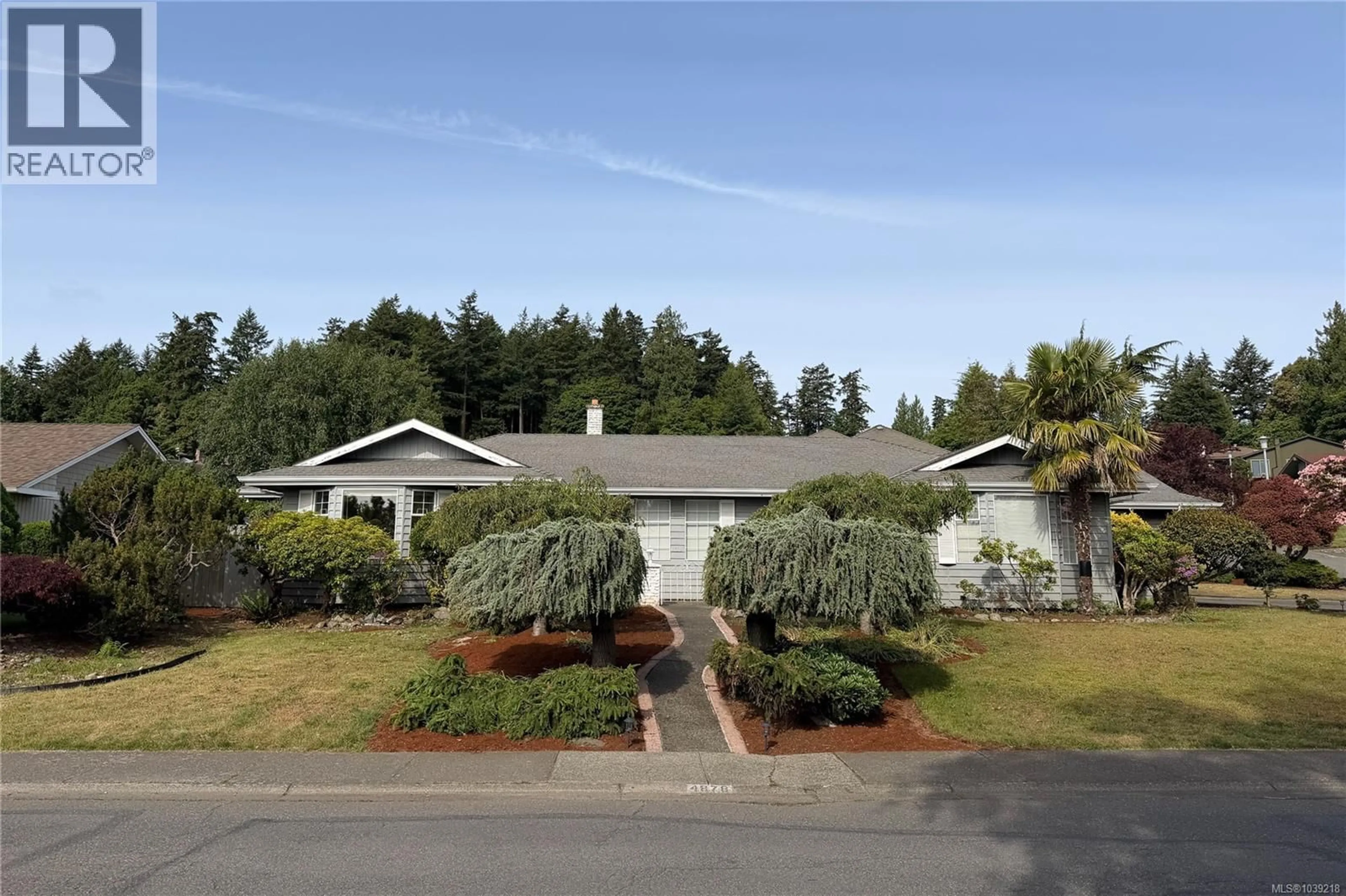Home with vinyl exterior material, unknown for 4878 SEA RIDGE DRIVE, Saanich British Columbia V8Y2R8