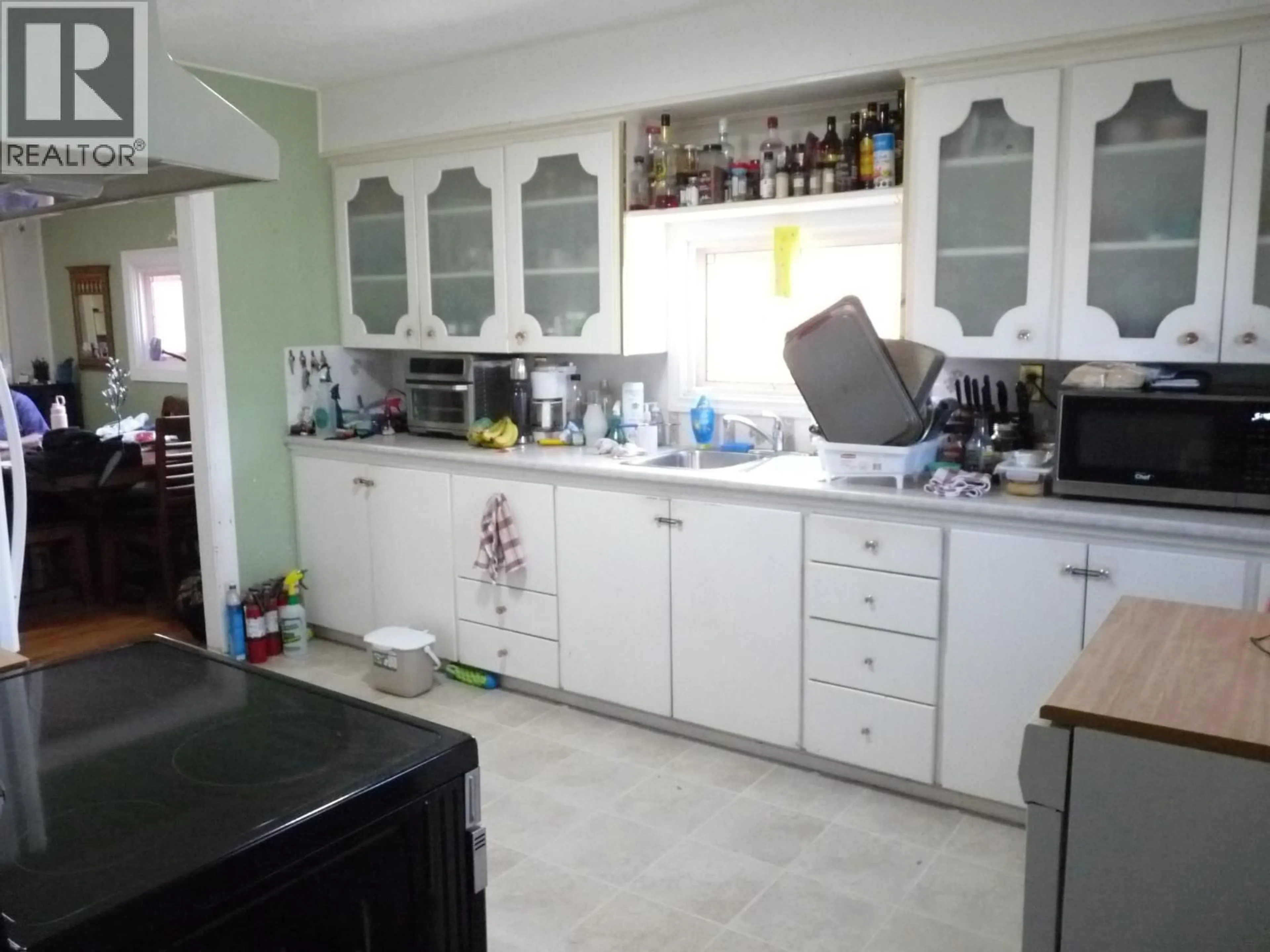 Standard kitchen, unknown for 1160 MEADOW LANE, Kamloops British Columbia V2B5N5