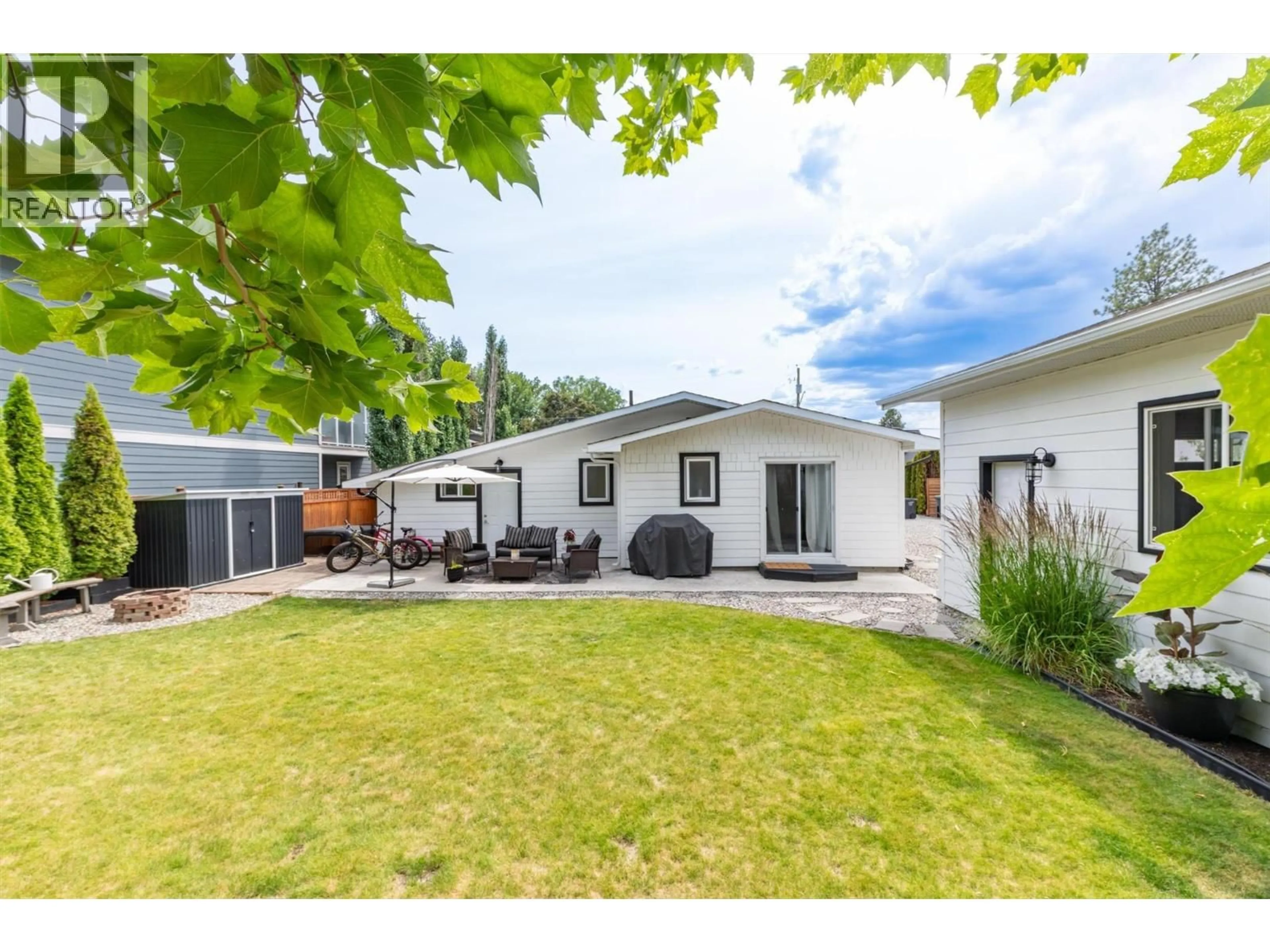A pic from outside/outdoor area/front of a property/back of a property/a pic from drone, street for 4172 SAN CLEMENTE AVENUE, Peachland British Columbia V0H1X6