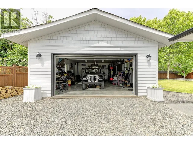 4172 SAN CLEMENTE AVENUE, Peachland 5
