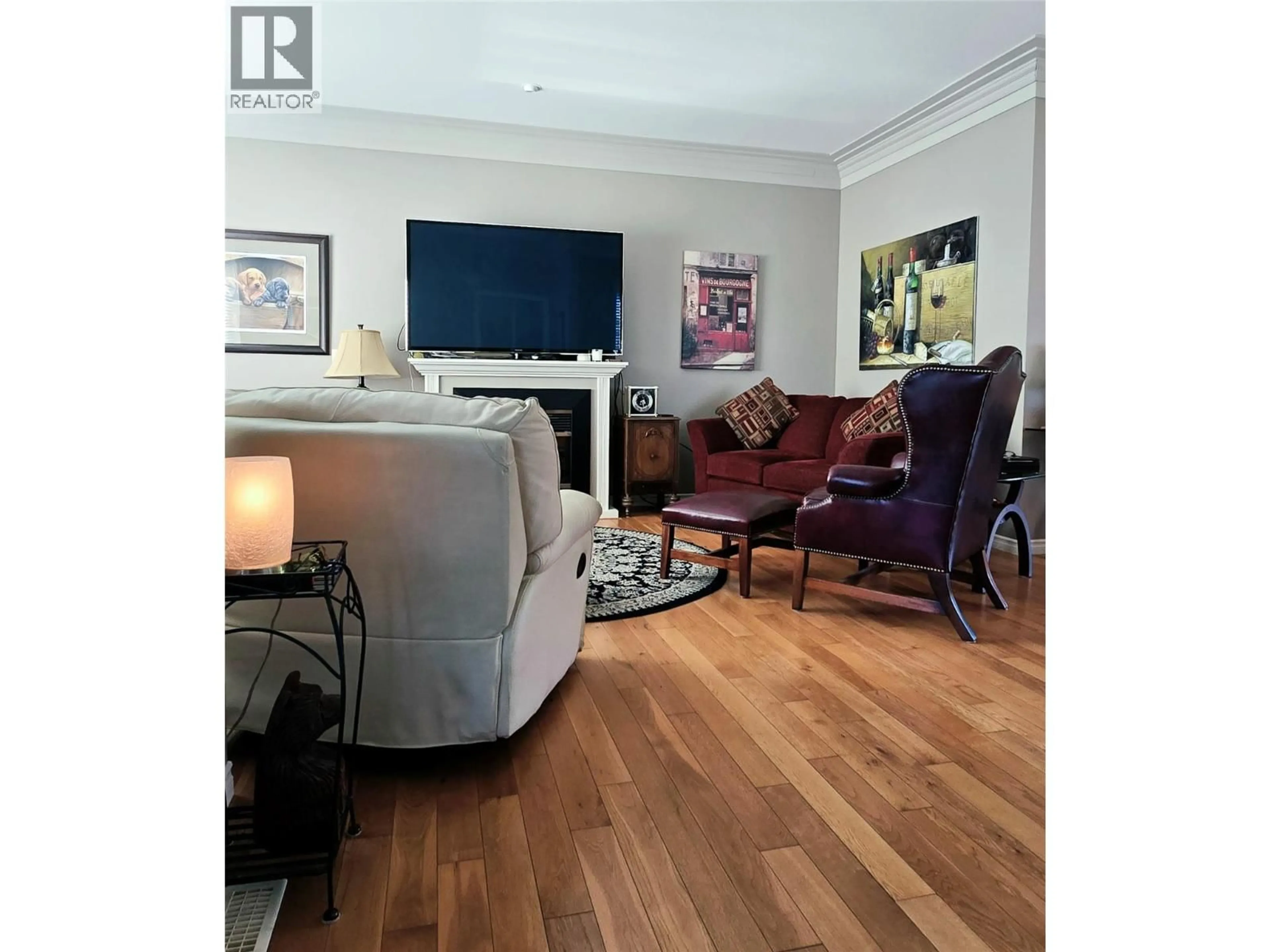 Living room with furniture, wood/laminate floor for 24 - 2693 GOLF COURSE DRIVE, Blind Bay British Columbia V0E1H1
