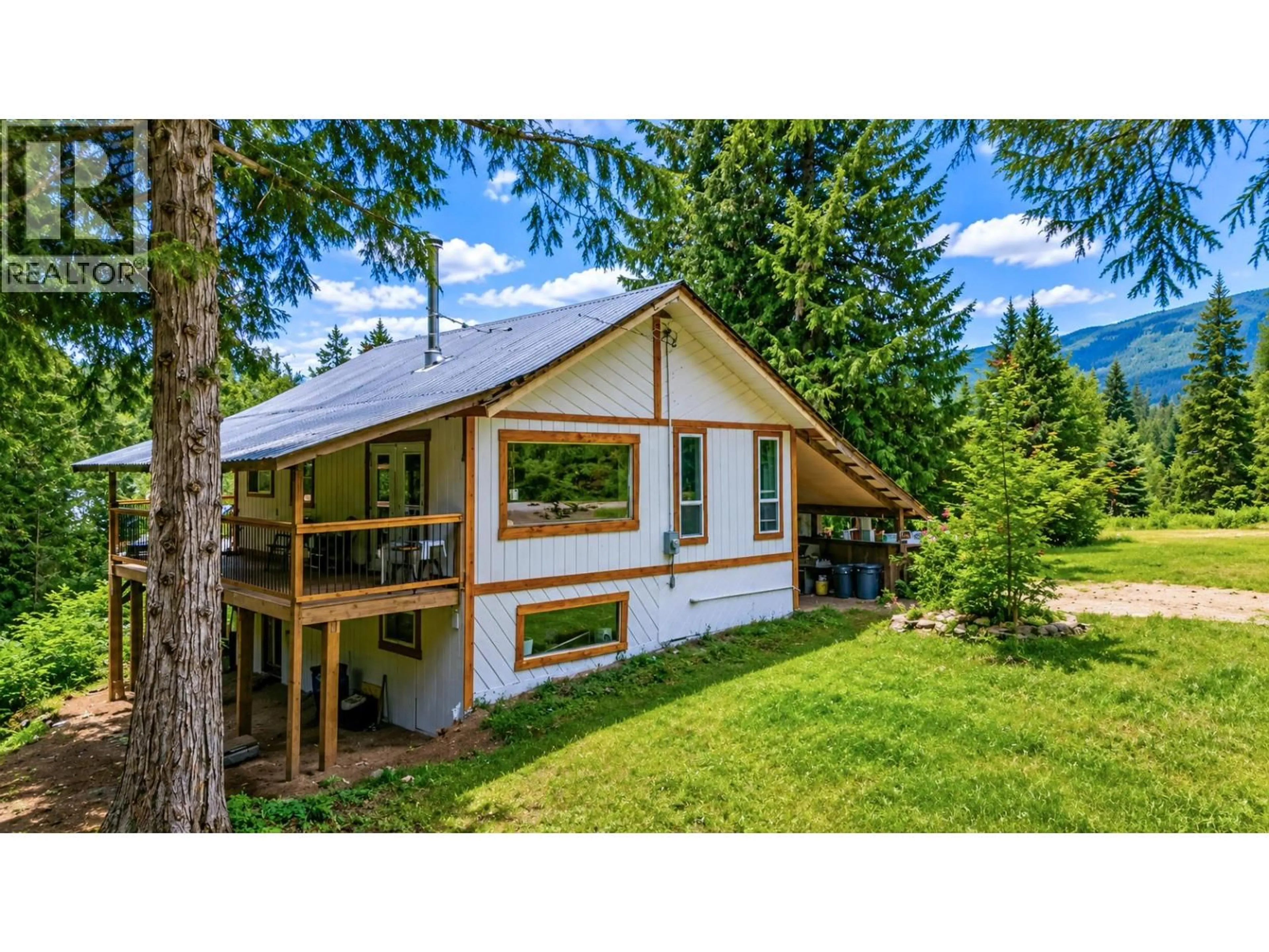 Home with vinyl exterior material, unknown for 4752 LYBARGER ROAD, Malakwa British Columbia V0E2J0