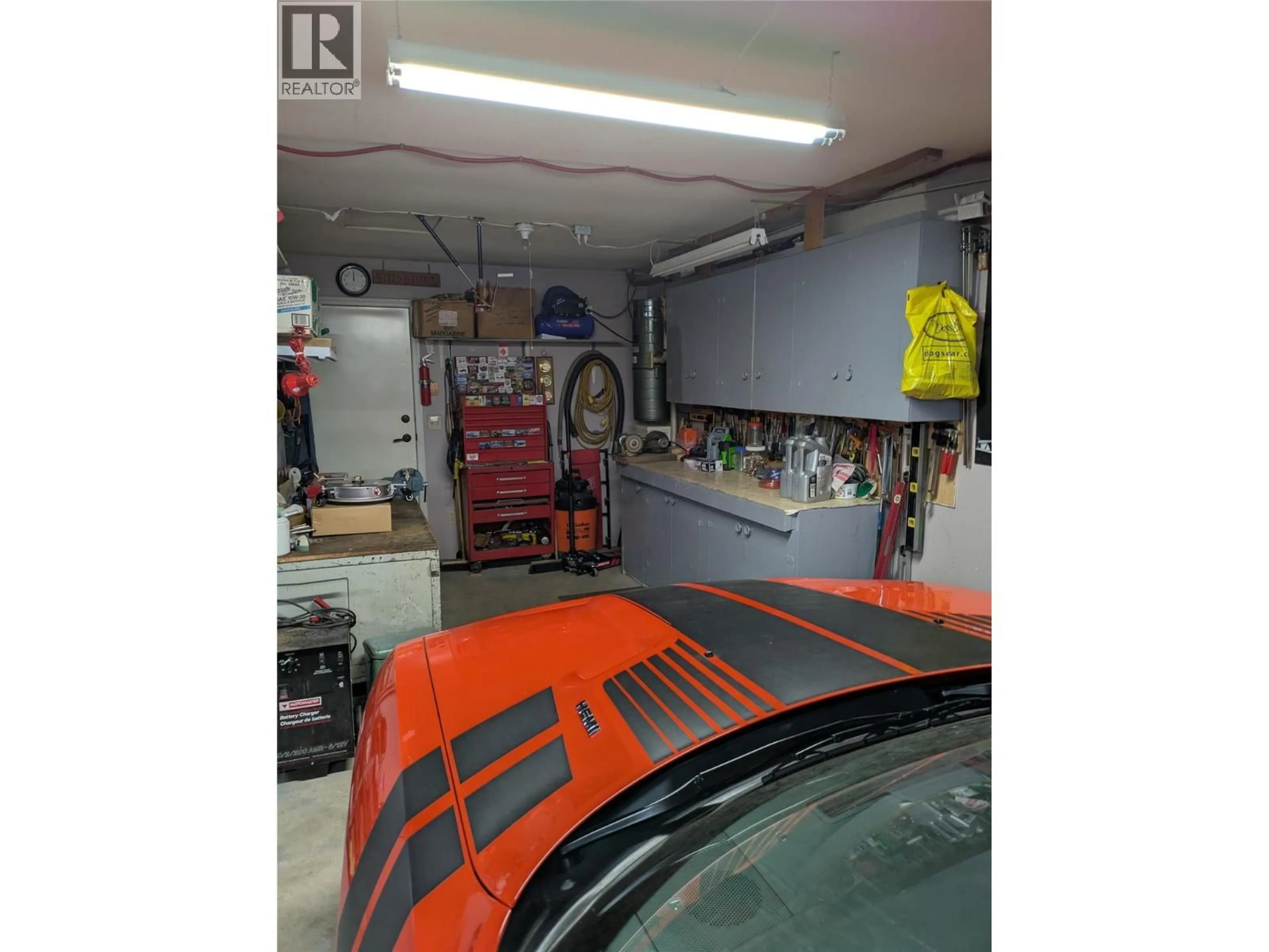 Indoor garage for 245 FELIX ROAD, Kelowna British Columbia V1X6X8
