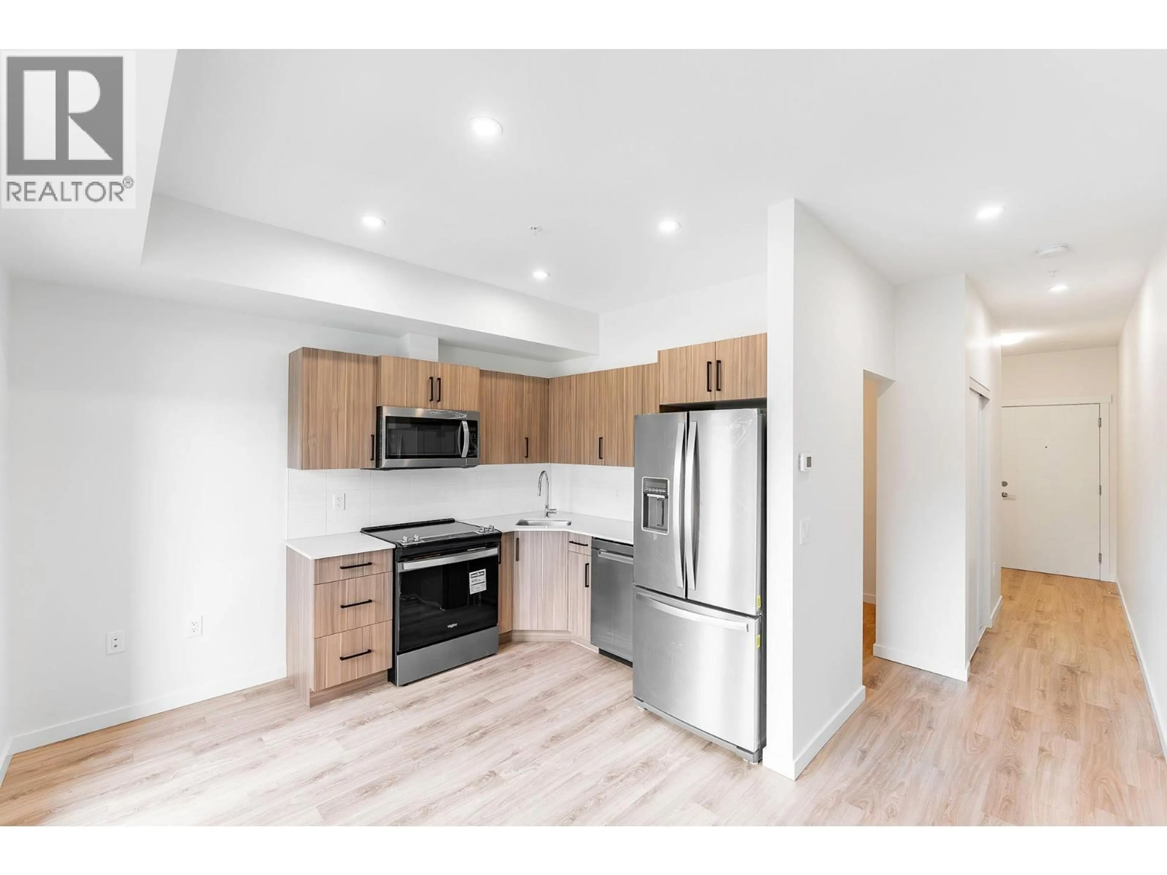 Standard kitchen, wood/laminate floor for 309 - 2345 BUTT ROAD, West Kelowna British Columbia V4T1N6