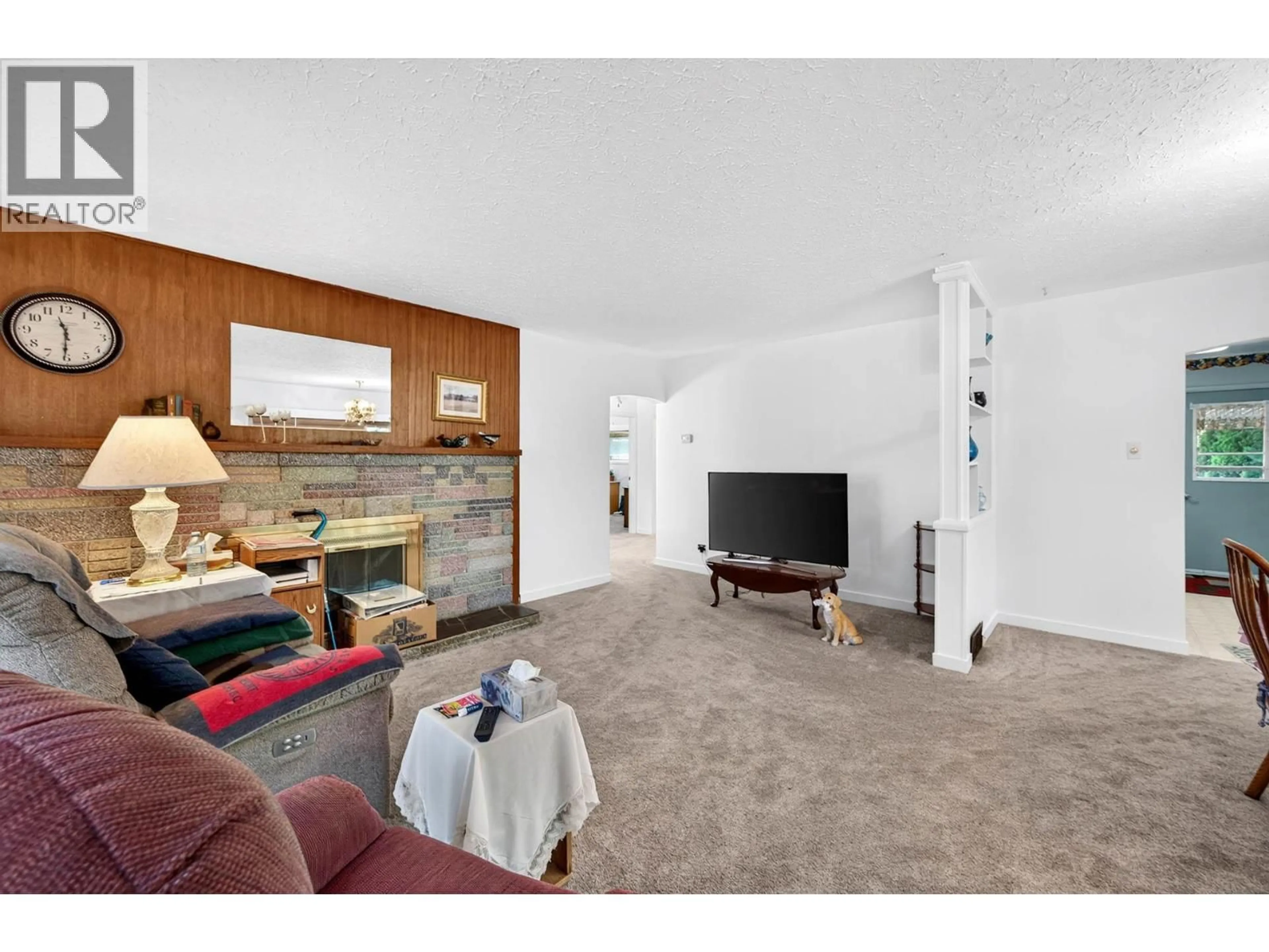Living room with furniture, unknown for 919 SCHREINER STREET, Kamloops British Columbia V2B5V8