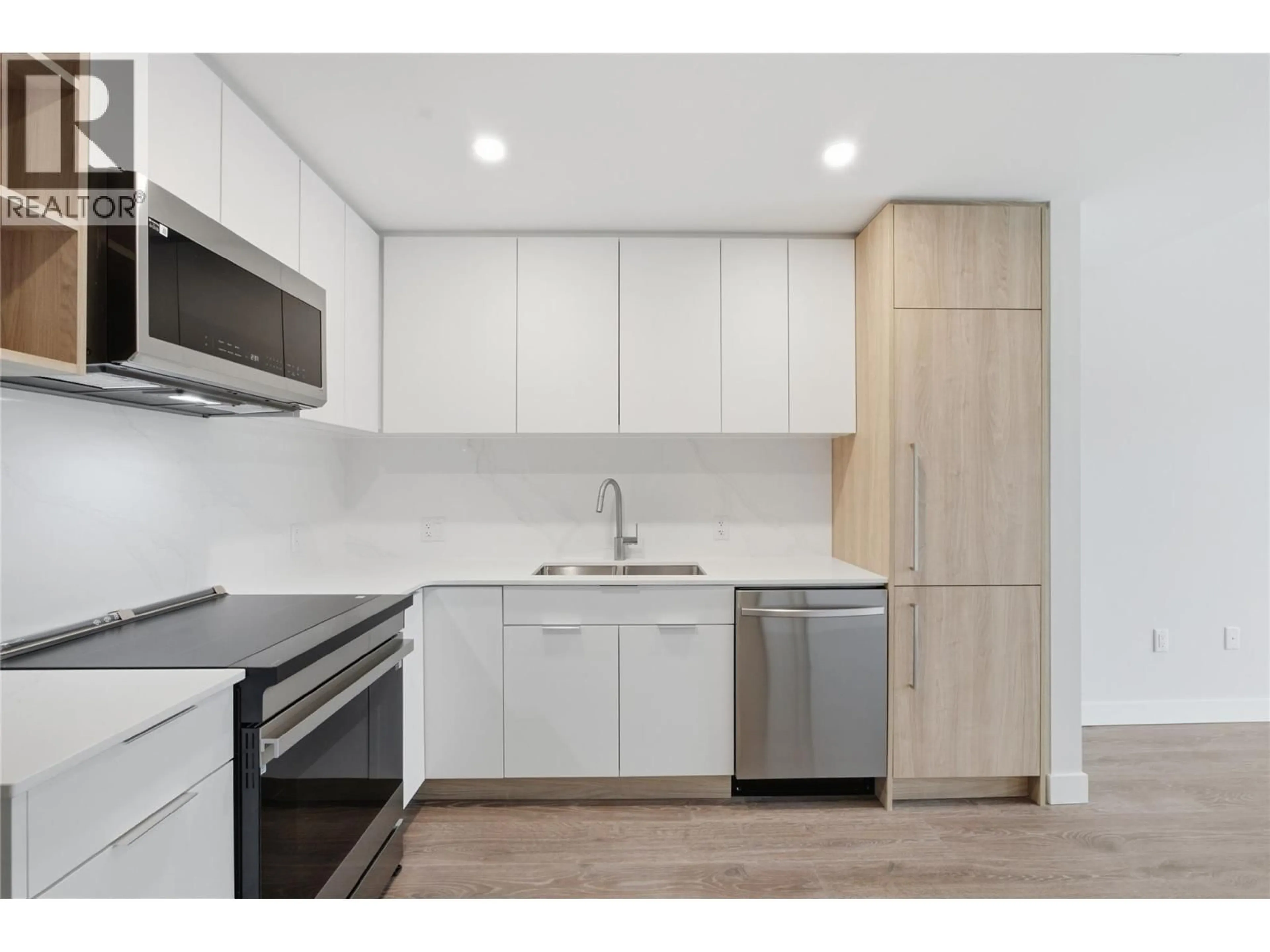 Standard kitchen, unknown for 805 - 460 NICOLA STREET, Kamloops British Columbia V2C0N2