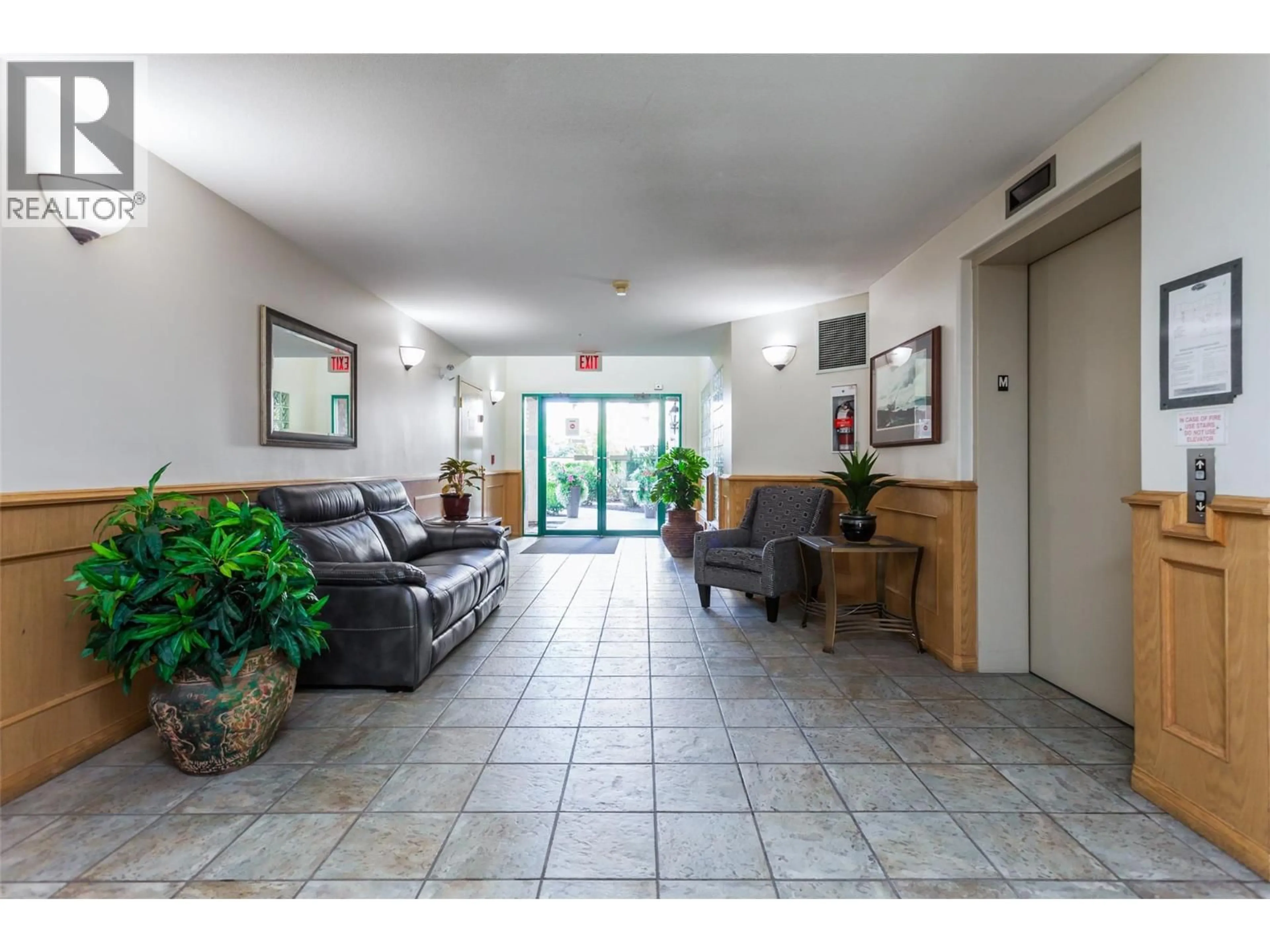 Indoor foyer for 410 - 1950 DURNIN ROAD, Kelowna British Columbia V1X7W6