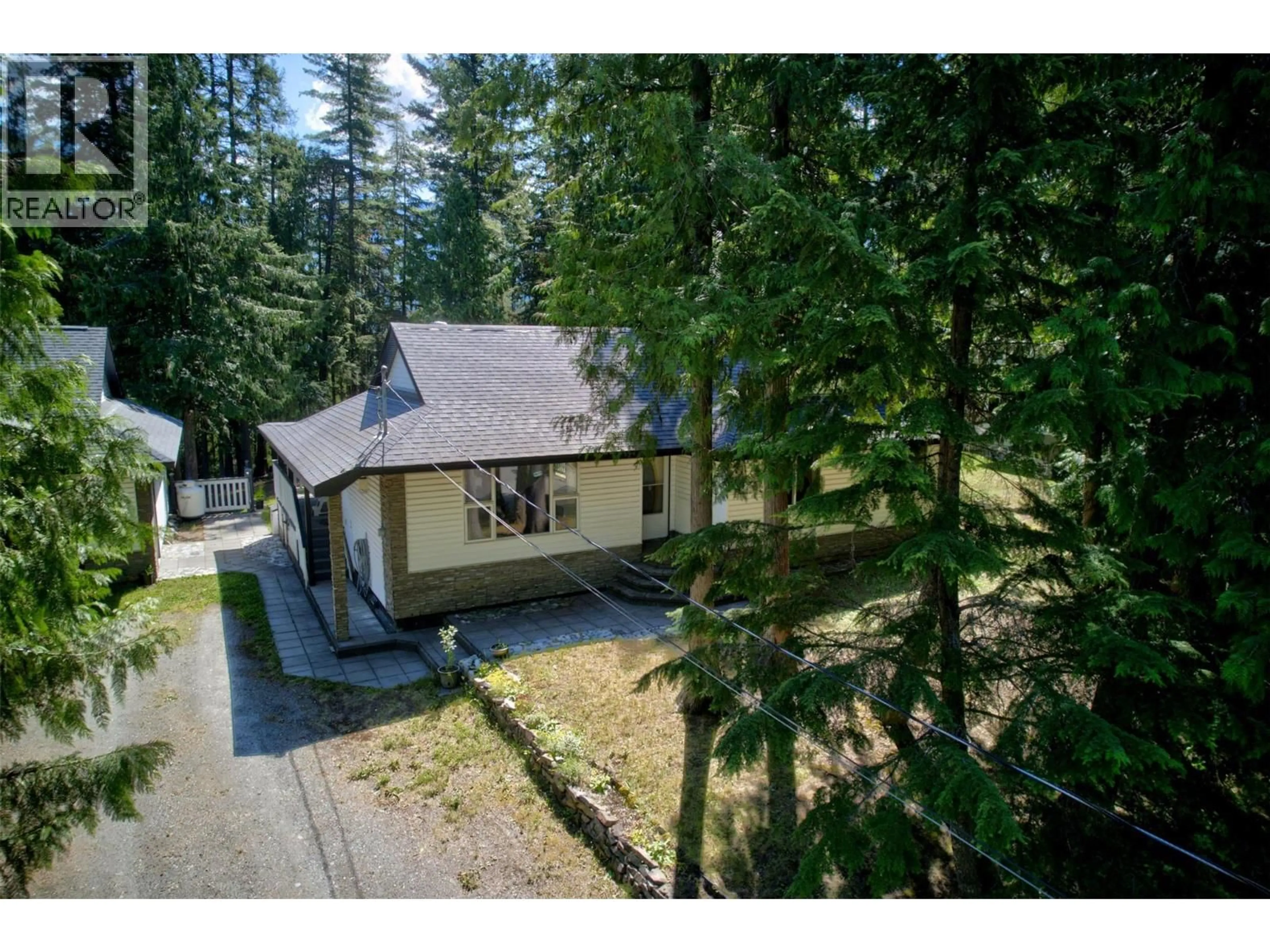 A pic from outside/outdoor area/front of a property/back of a property/a pic from drone, unknown for 452 BALFOUR CRESCENT, Kaslo British Columbia V0G1M0