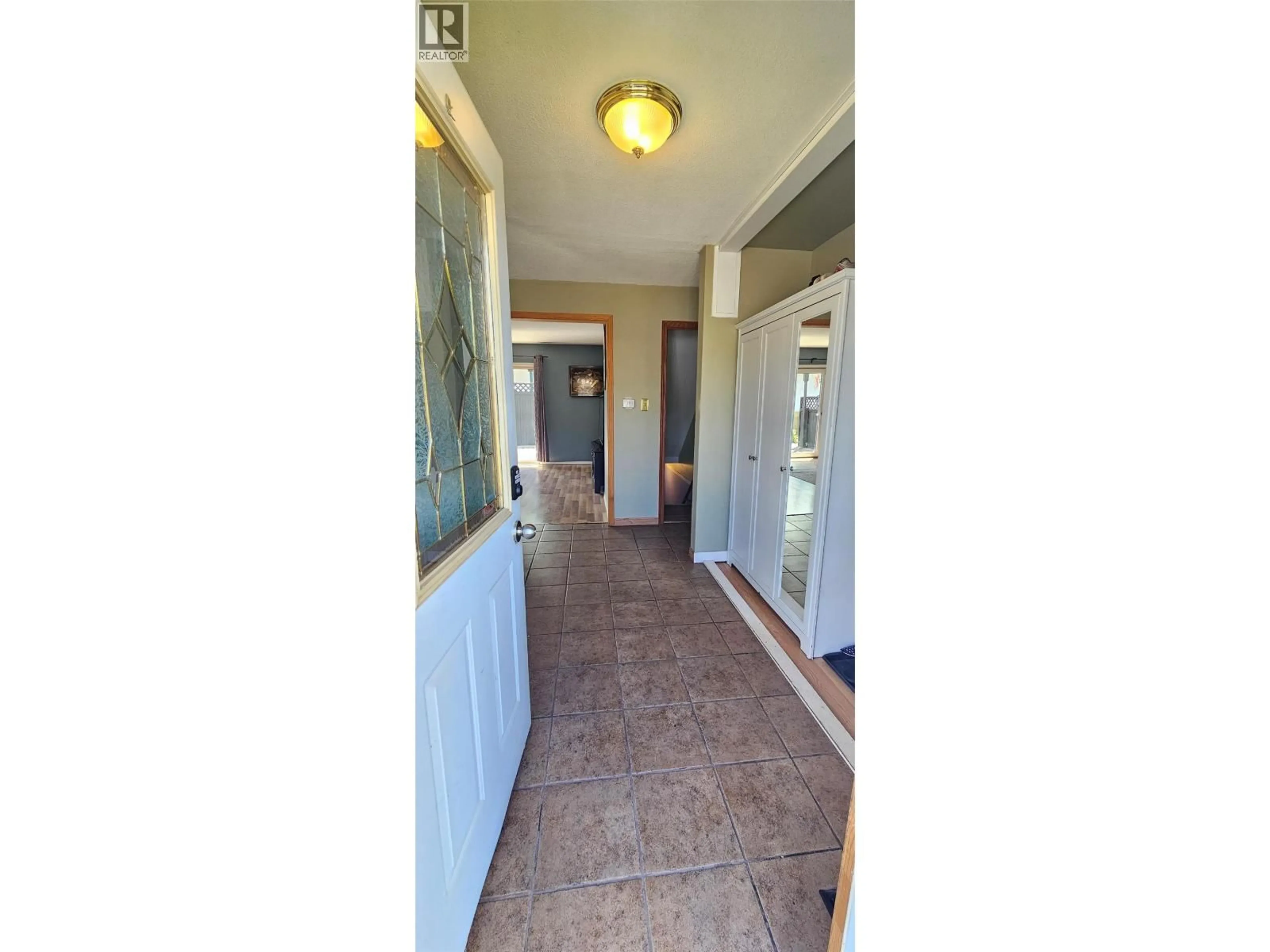 Indoor foyer for 403 BALSAM STREET, Sparwood British Columbia V0B2G0