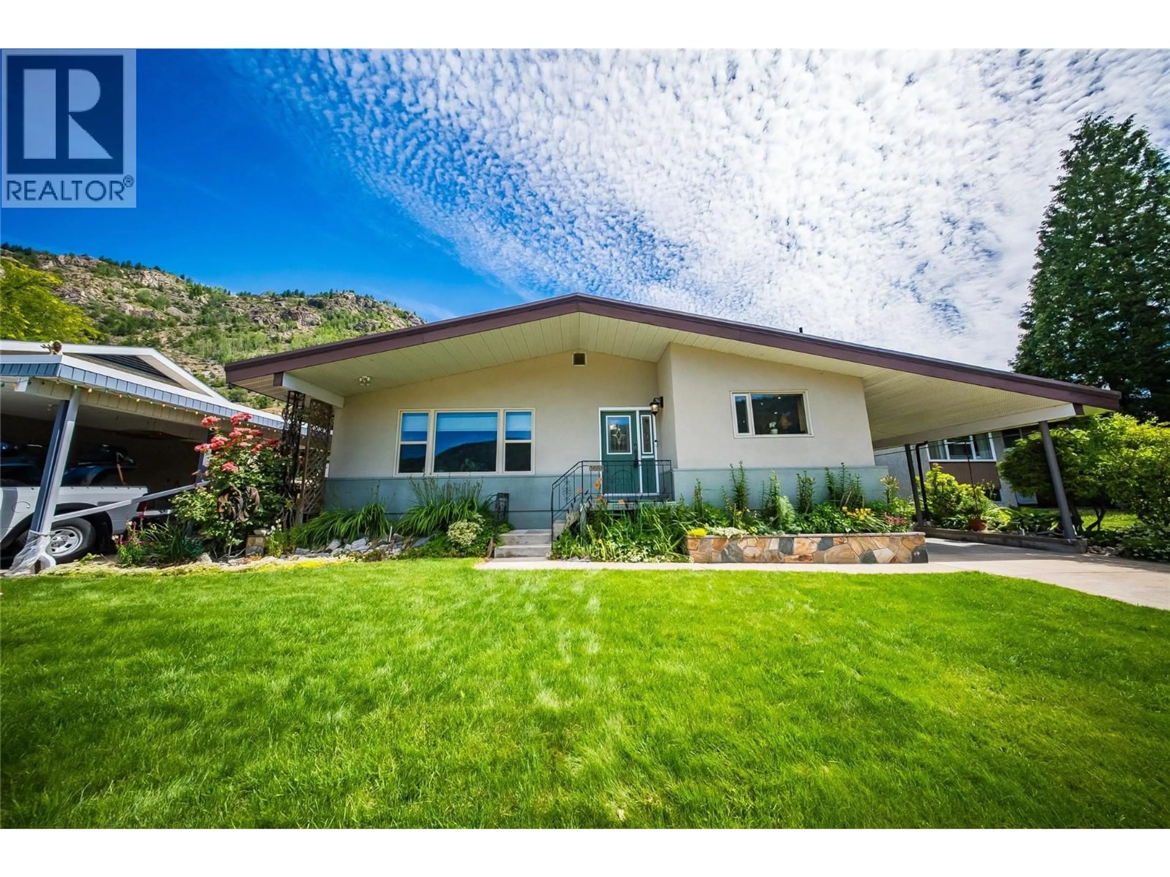 Home with vinyl exterior material, unknown for 3651 CARNATION DRIVE, Trail British Columbia V1R2W5