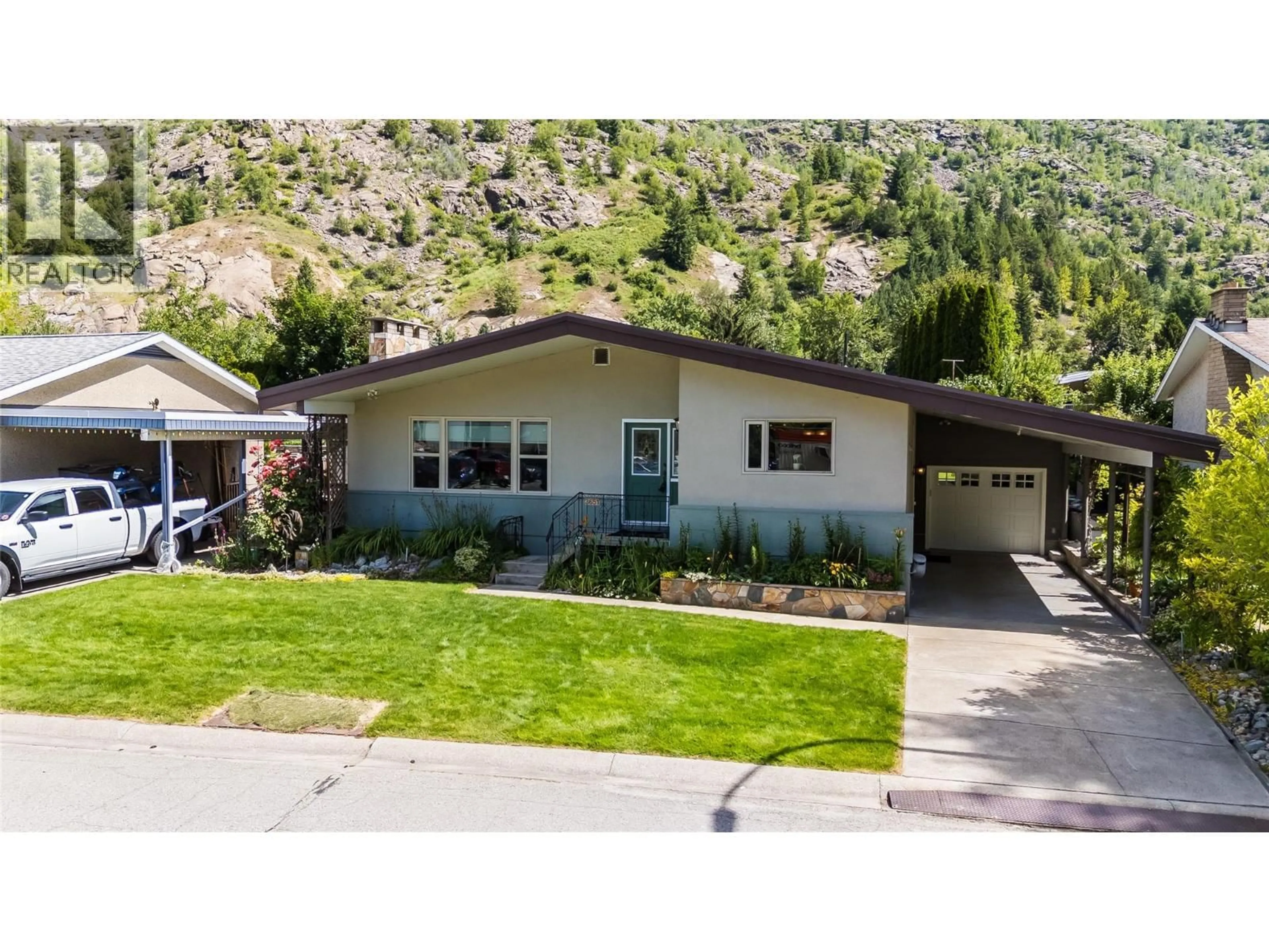Home with vinyl exterior material, mountain view for 3651 CARNATION DRIVE, Trail British Columbia V1R2W5