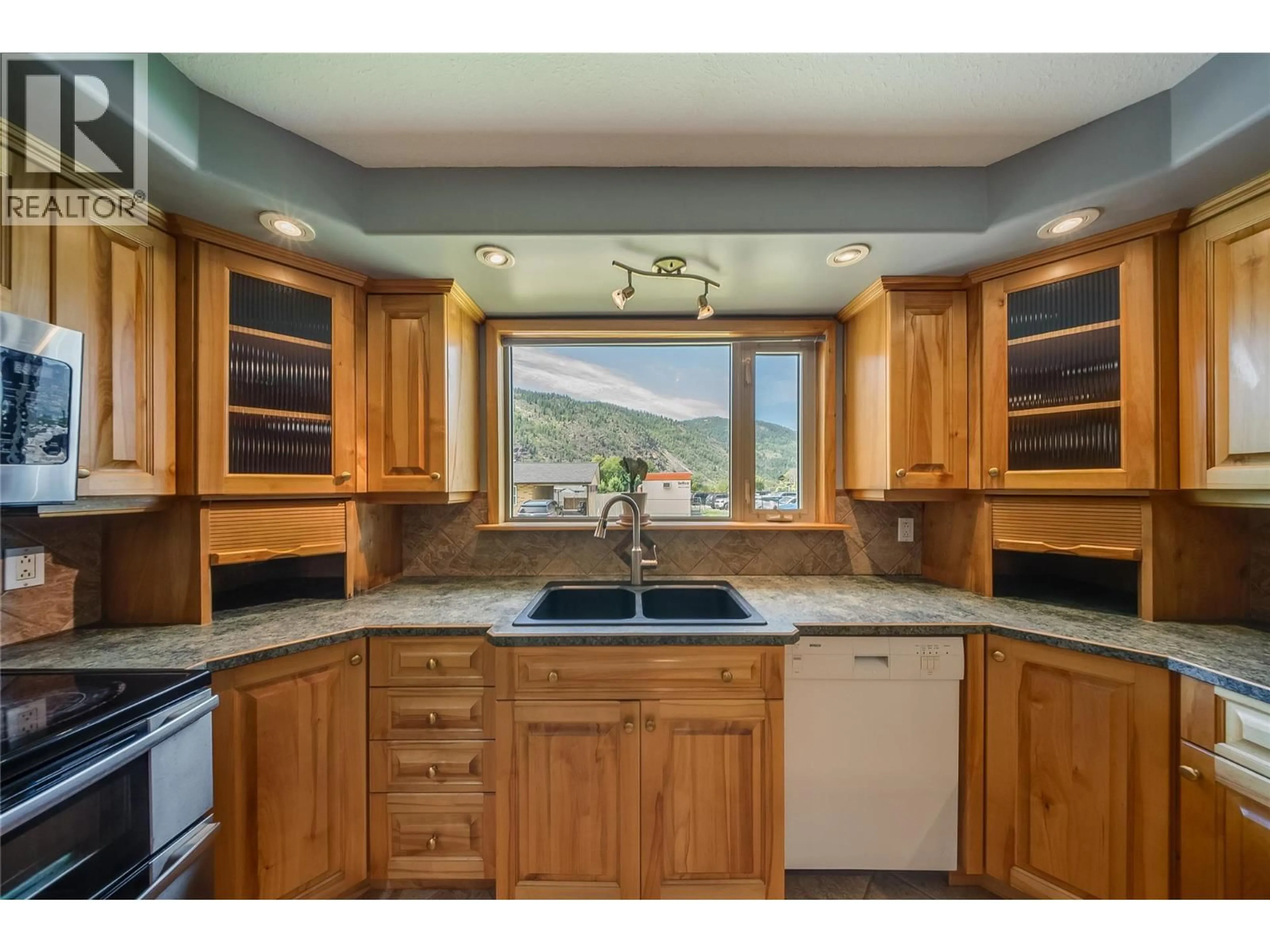 Standard kitchen, ceramic/tile floor for 3651 CARNATION DRIVE, Trail British Columbia V1R2W5