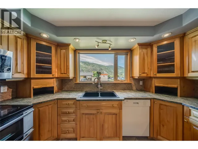 3651 CARNATION DRIVE, Trail 4