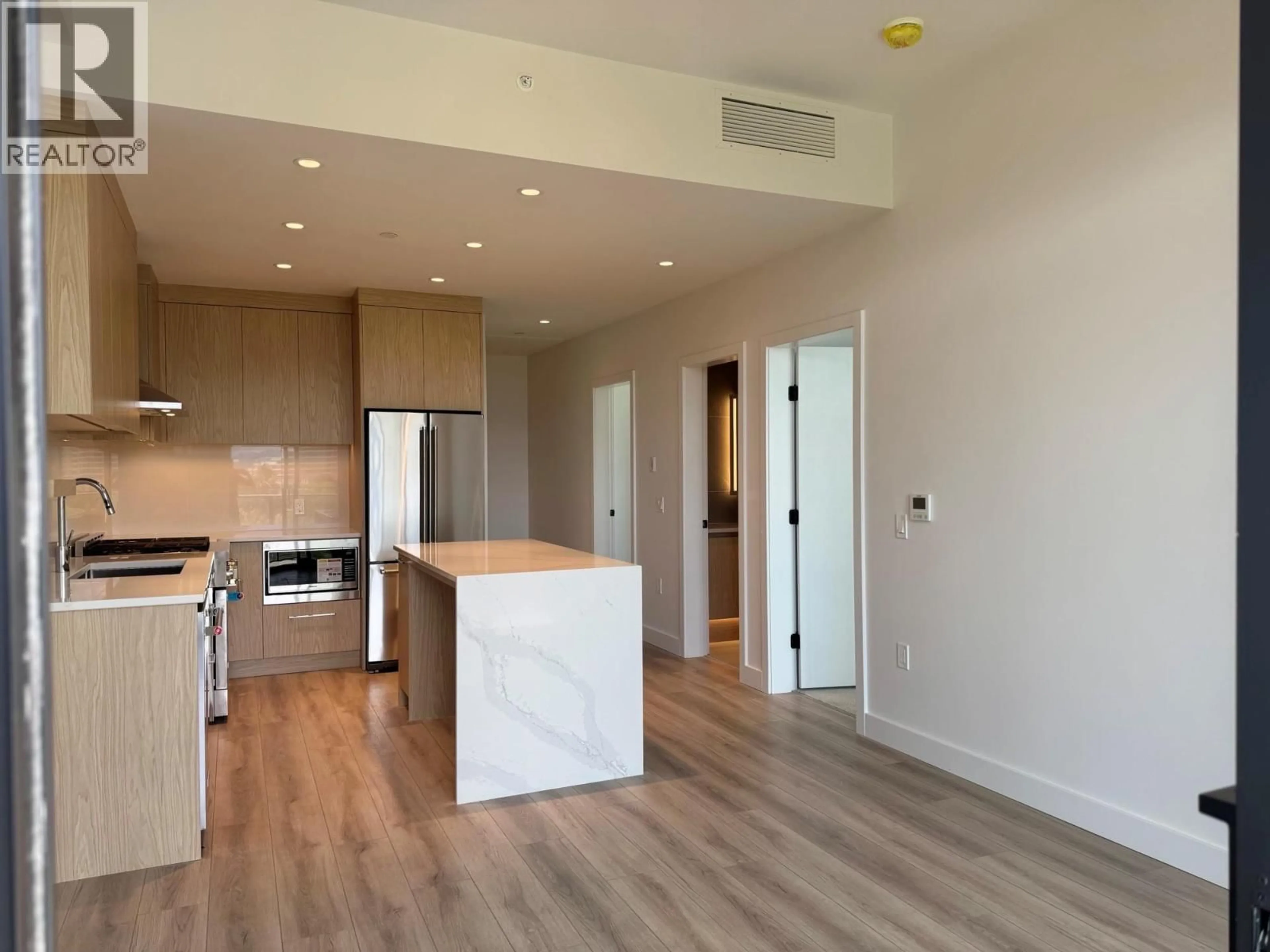 Open concept kitchen, wood/laminate floor for 610 - 3051 ABBOTT STREET, Kelowna British Columbia V1Y0P1