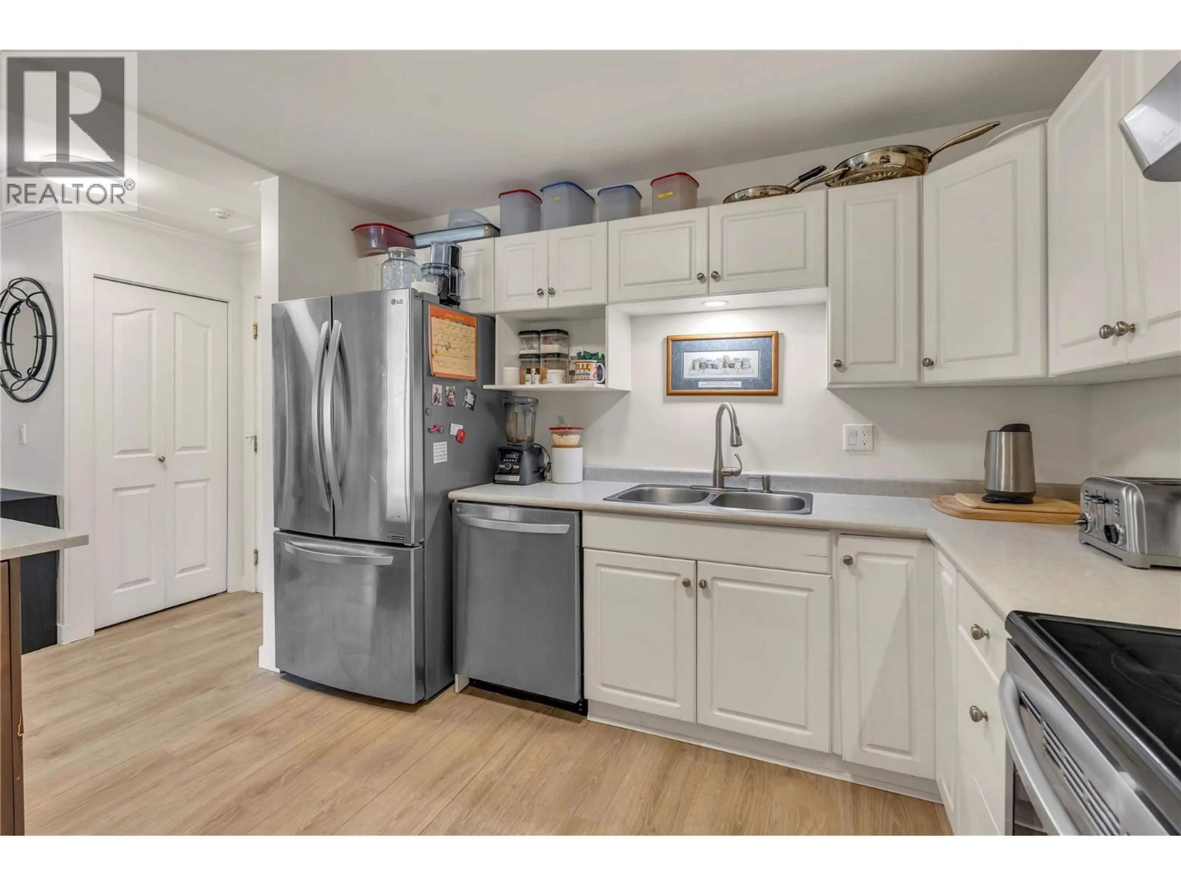 Standard kitchen, unknown for 403 - 329 RIGSBY STREET, Penticton British Columbia V2A5S8