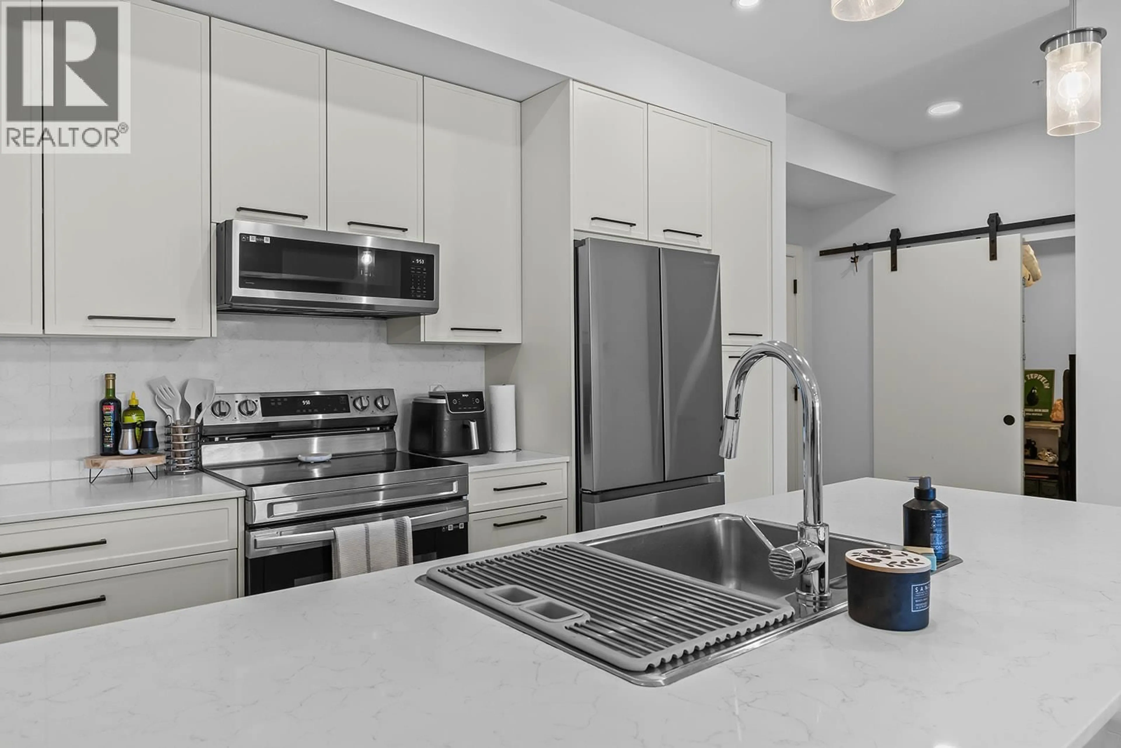 Standard kitchen, unknown for 306 - 1220 PACIFIC AVENUE, Kelowna British Columbia V1Y5T7