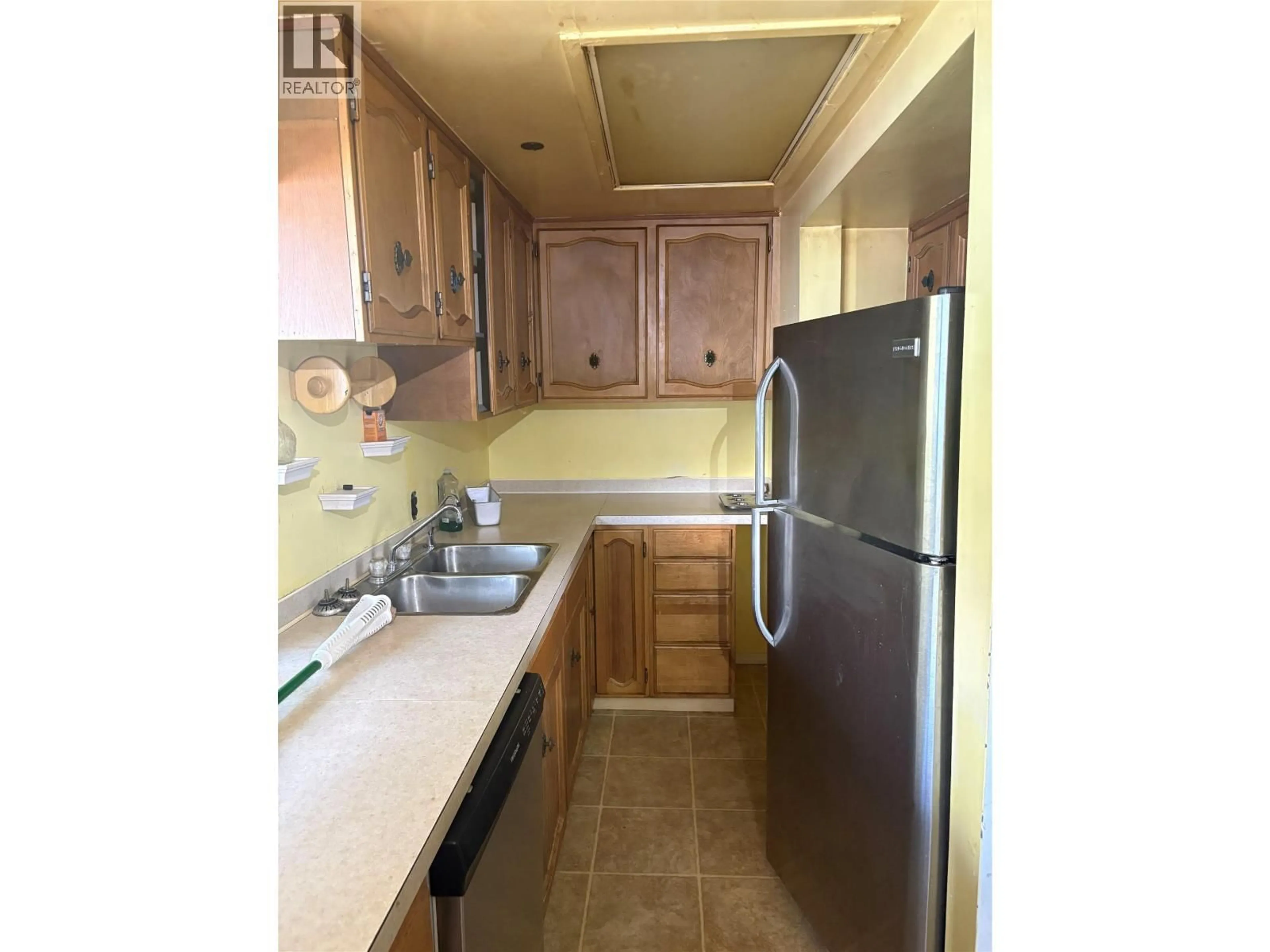 Standard kitchen, unknown for 2020 PAUL LAKE ROAD, Kamloops British Columbia V2H1N8