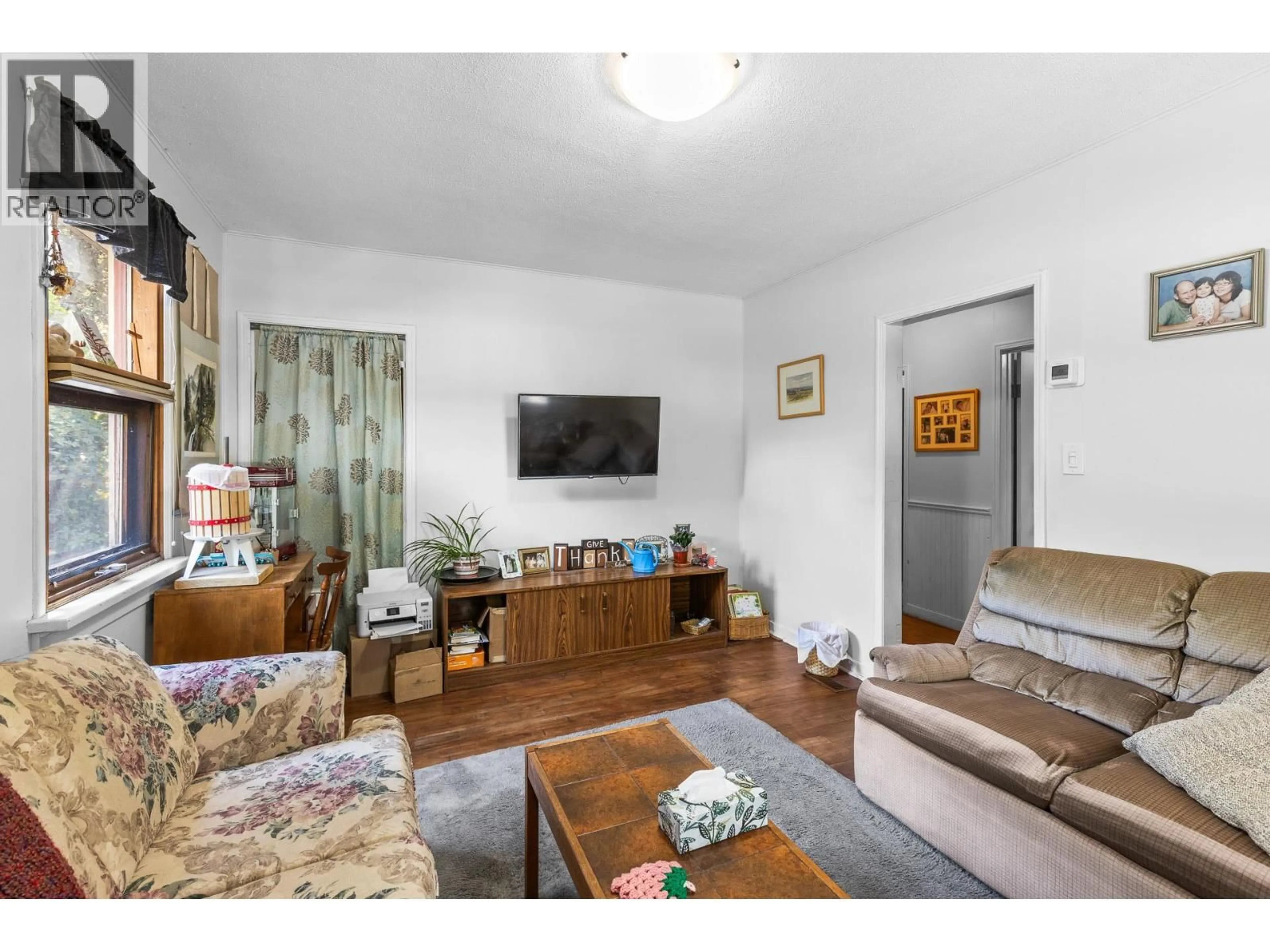 Living room with furniture, unknown for 4204 29TH STREET, Vernon British Columbia V1T5B5