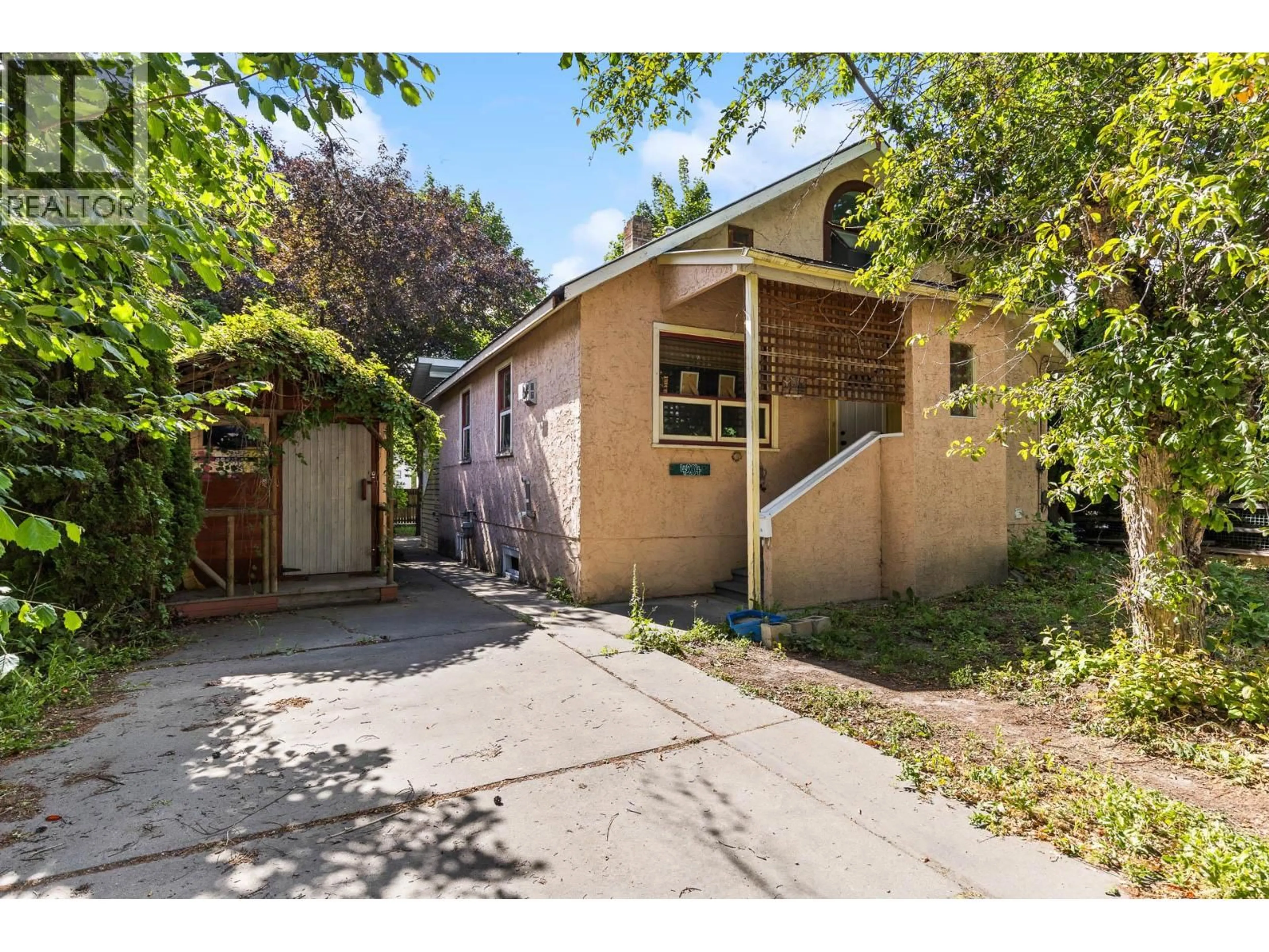 A pic from outside/outdoor area/front of a property/back of a property/a pic from drone, street for 4204 29TH STREET, Vernon British Columbia V1T5B5