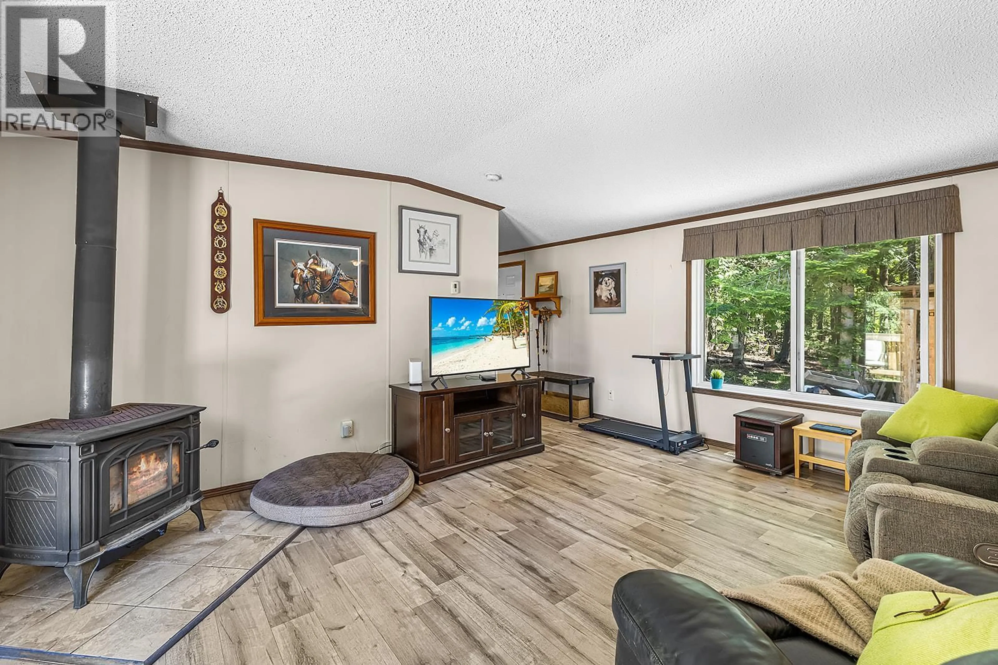 Living room with furniture, unknown for 1103 LAKEVIEW ARROW CREEK ROAD, Arrow Creek British Columbia V0B1G8