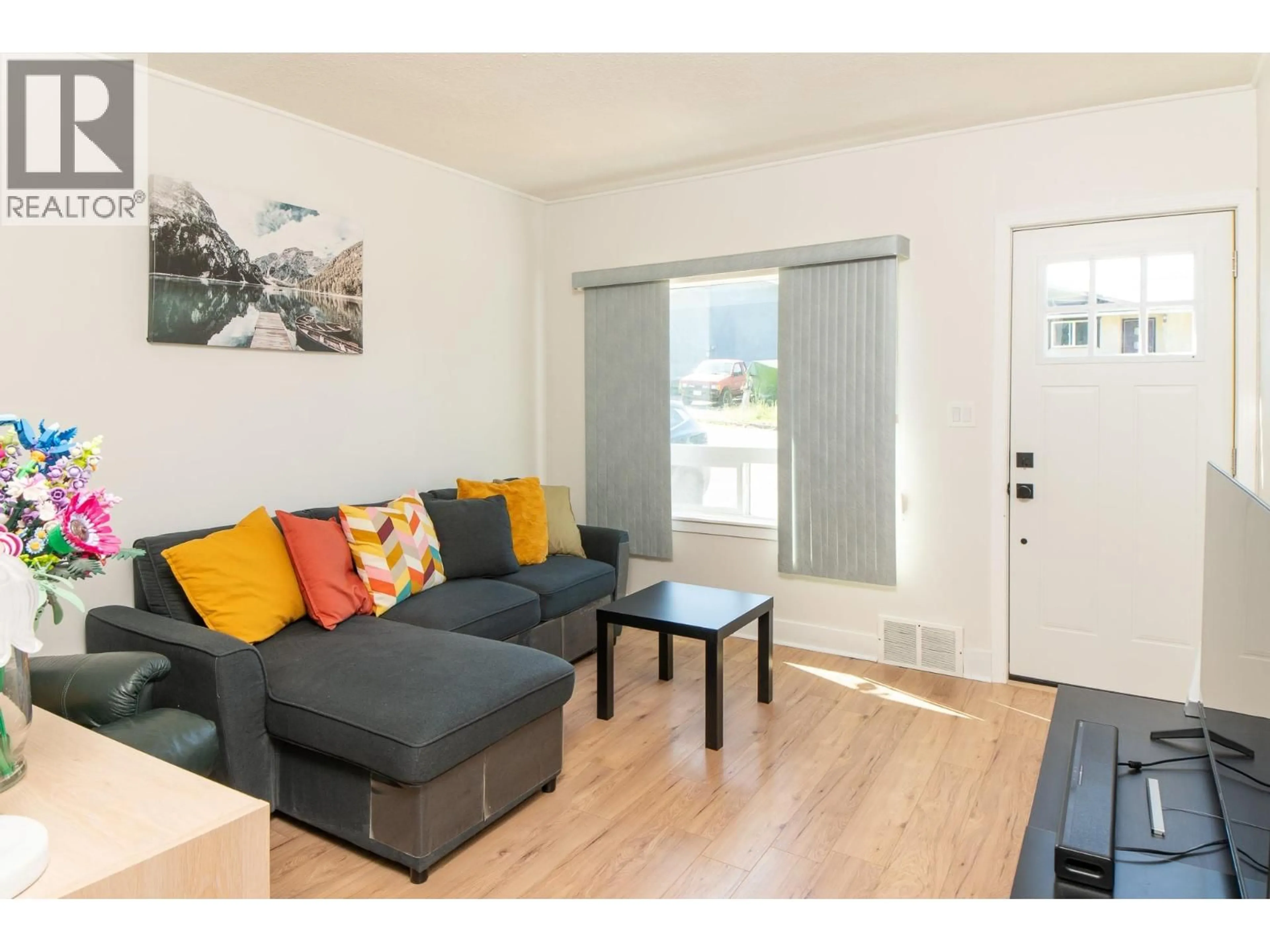 Living room with furniture, wood/laminate floor for 820 IBBITSON STREET, Creston British Columbia V0B1G4