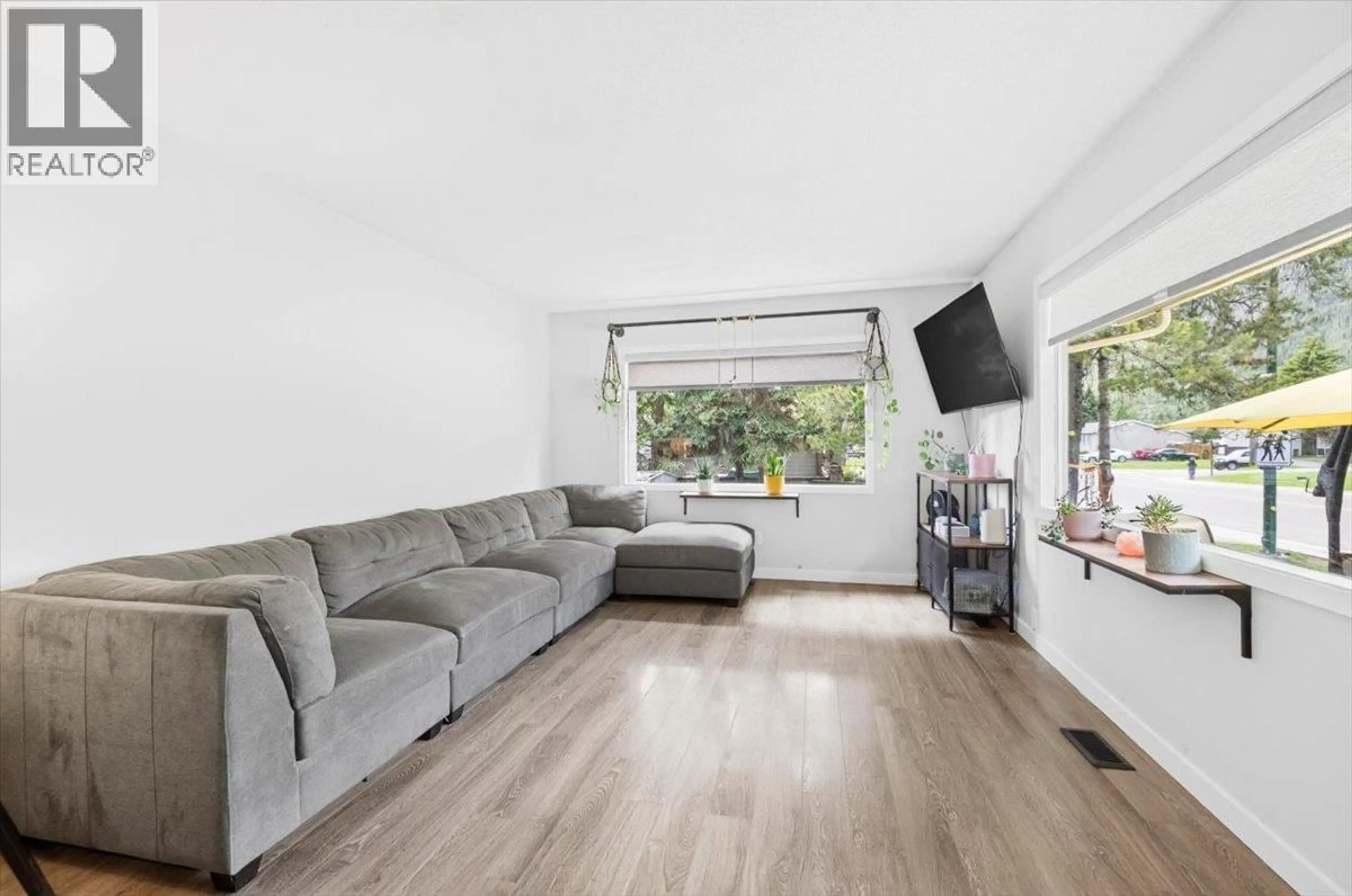 Living room with furniture, unknown for 316 ALPINE PLACE, Sparwood British Columbia V0B2G0