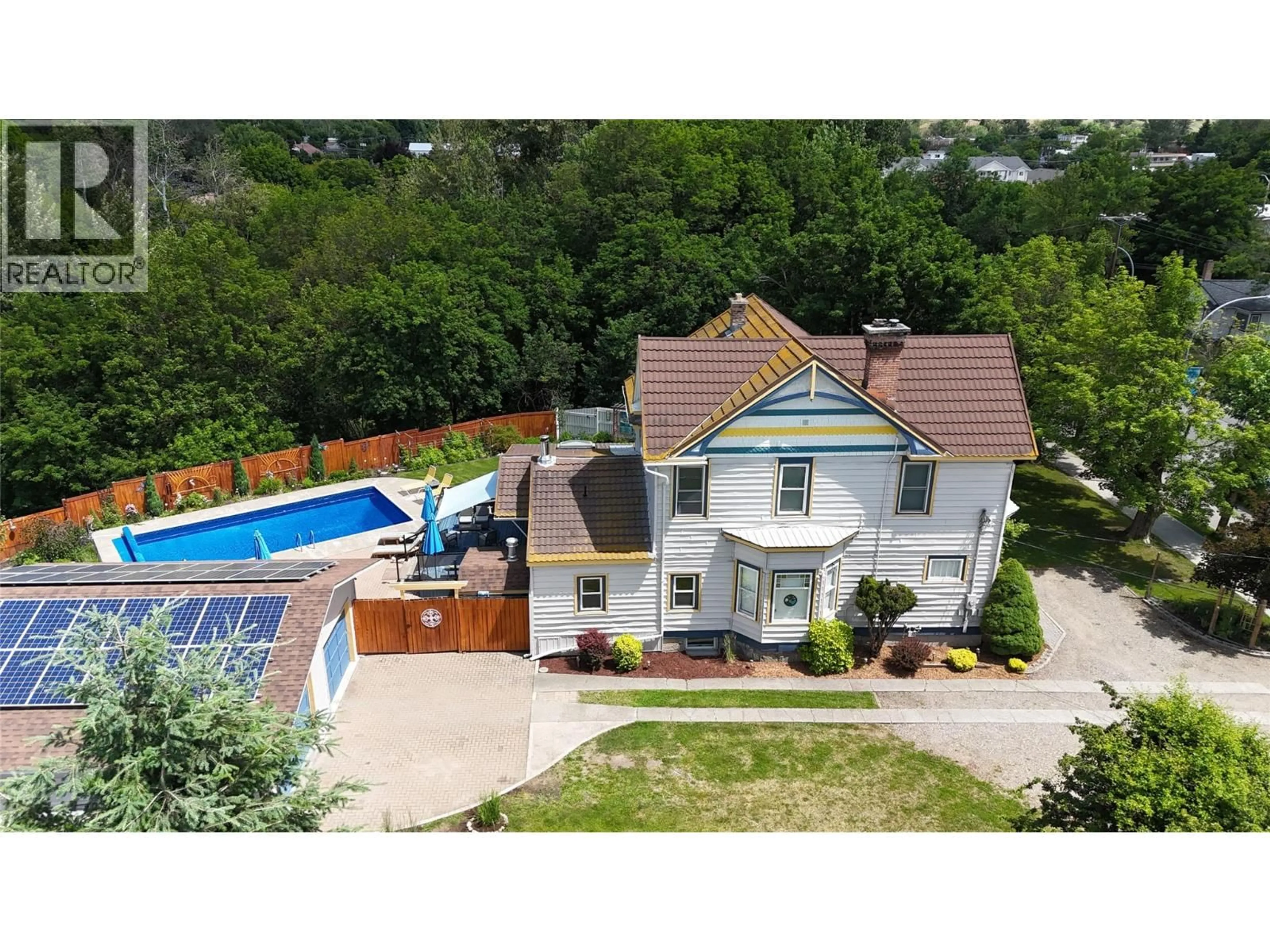 A pic from outside/outdoor area/front of a property/back of a property/a pic from drone, unknown for 825 CENTRAL AVENUE, Grand Forks British Columbia V0H1H0