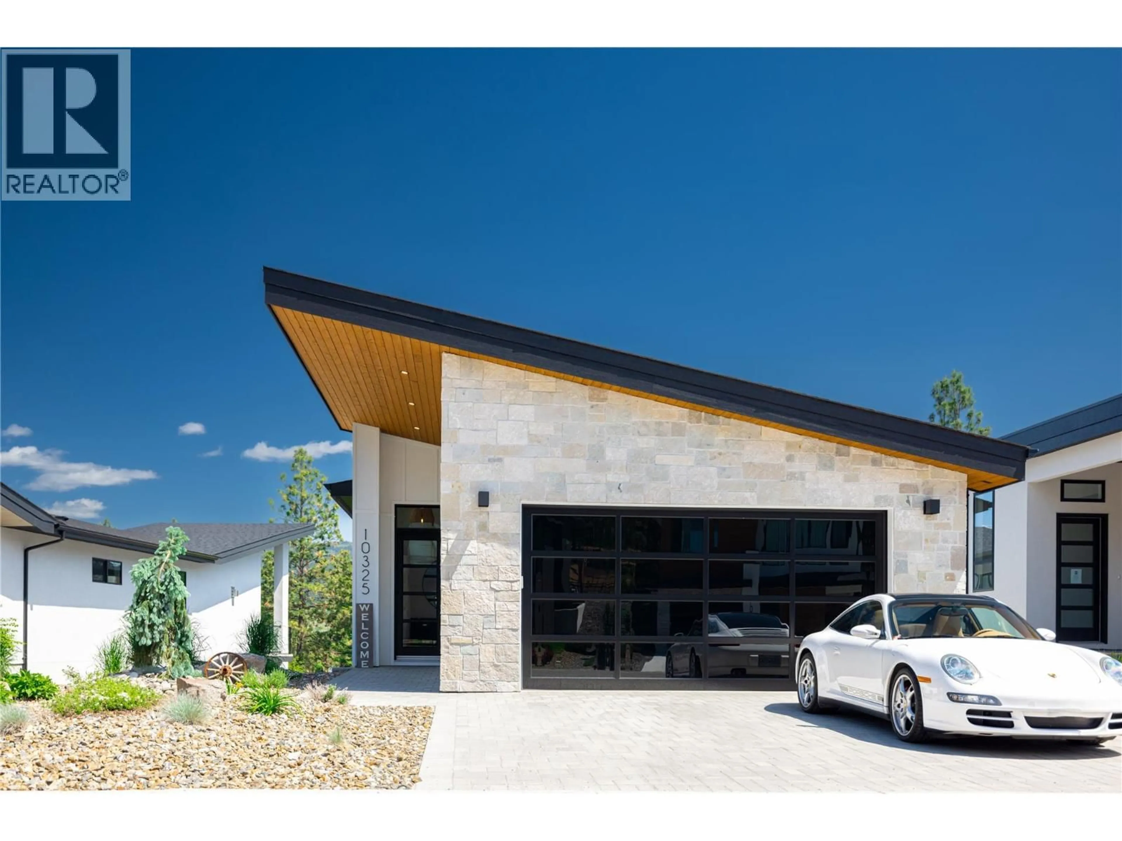Indoor garage for 10325 LONG ROAD, Lake Country British Columbia V4V0A9