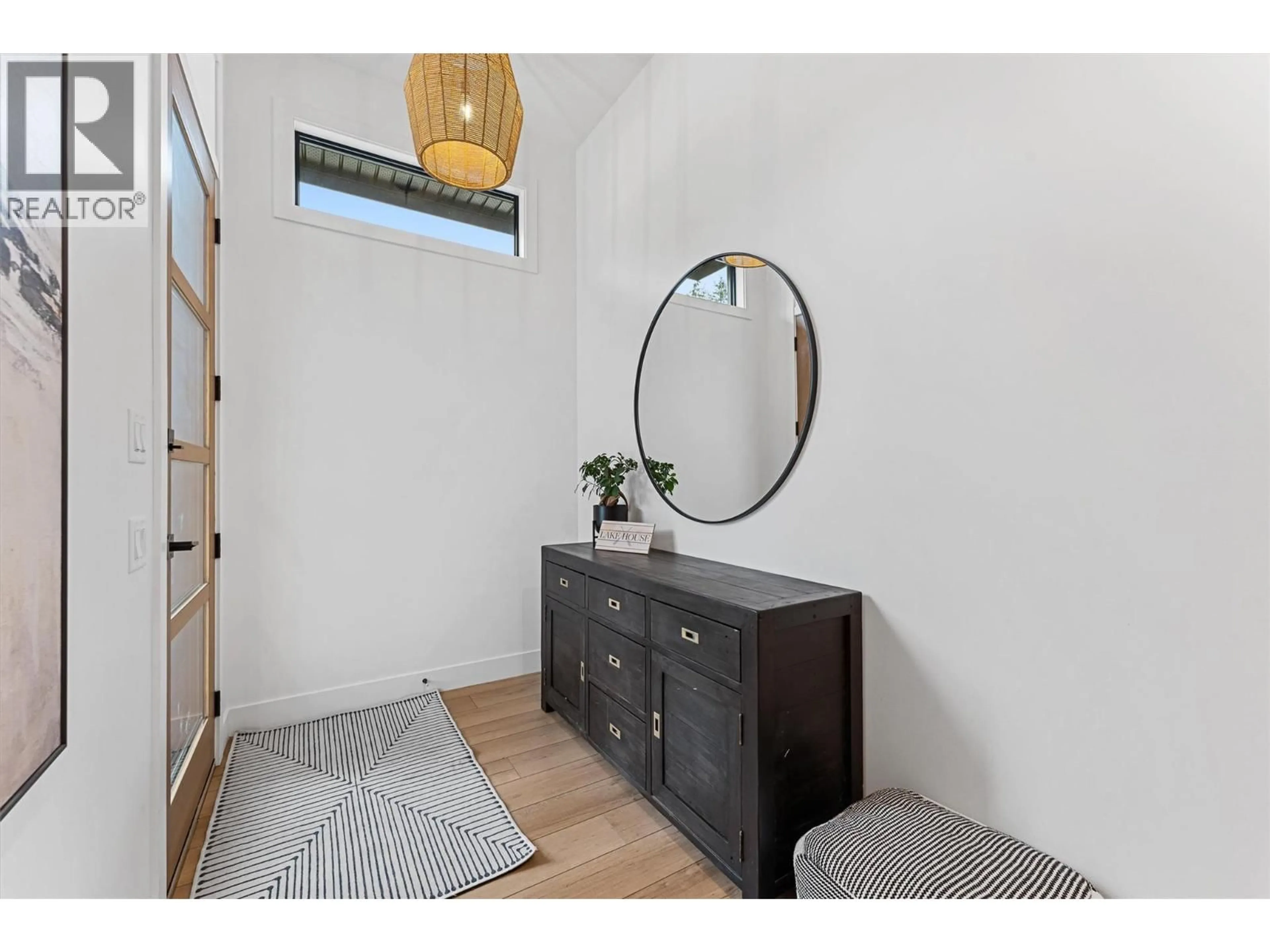 Indoor entryway for 10325 LONG ROAD, Lake Country British Columbia V4V0A9