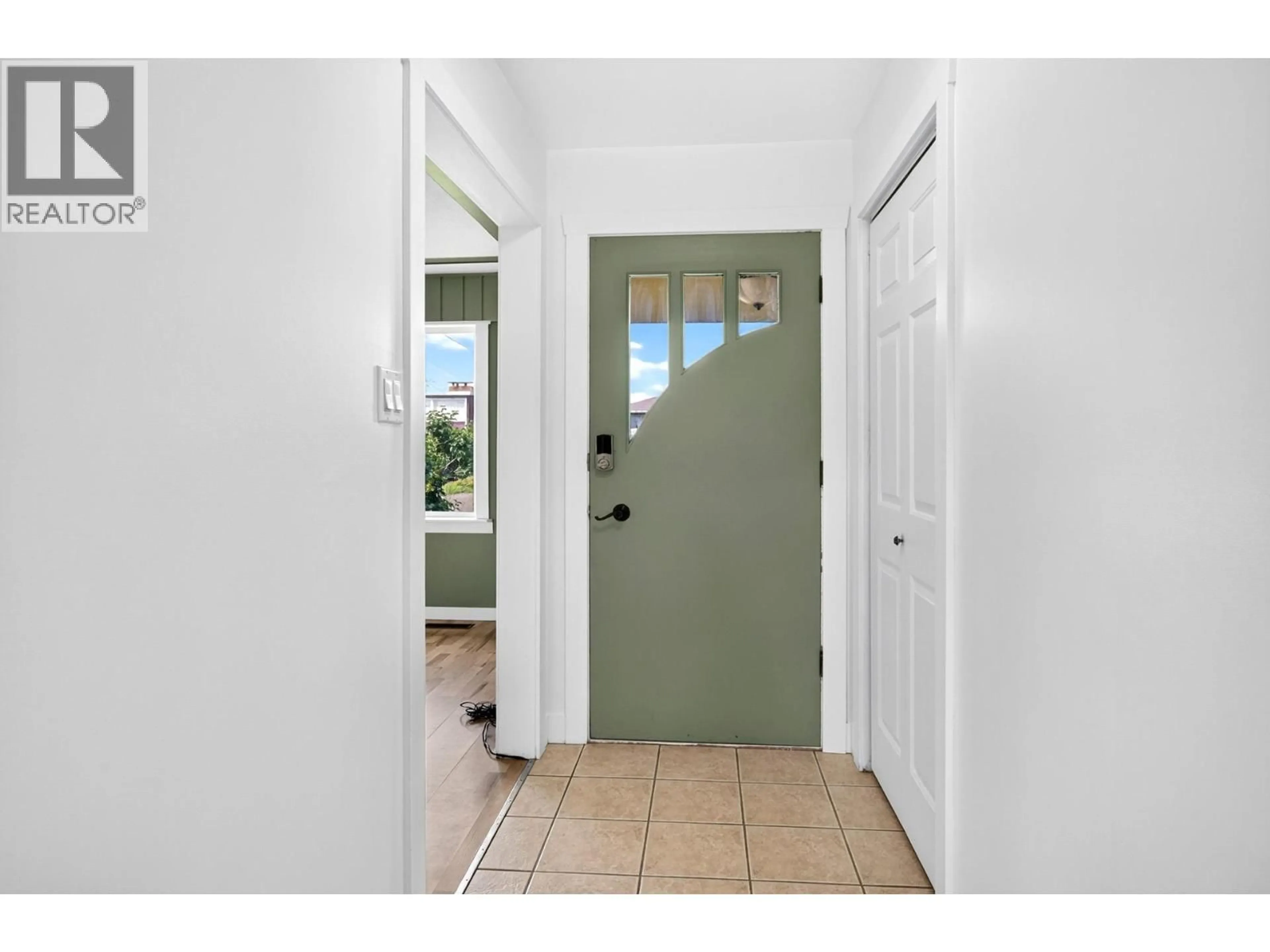 Indoor entryway for 765 KELLY DRIVE, Kamloops British Columbia V2B4G5