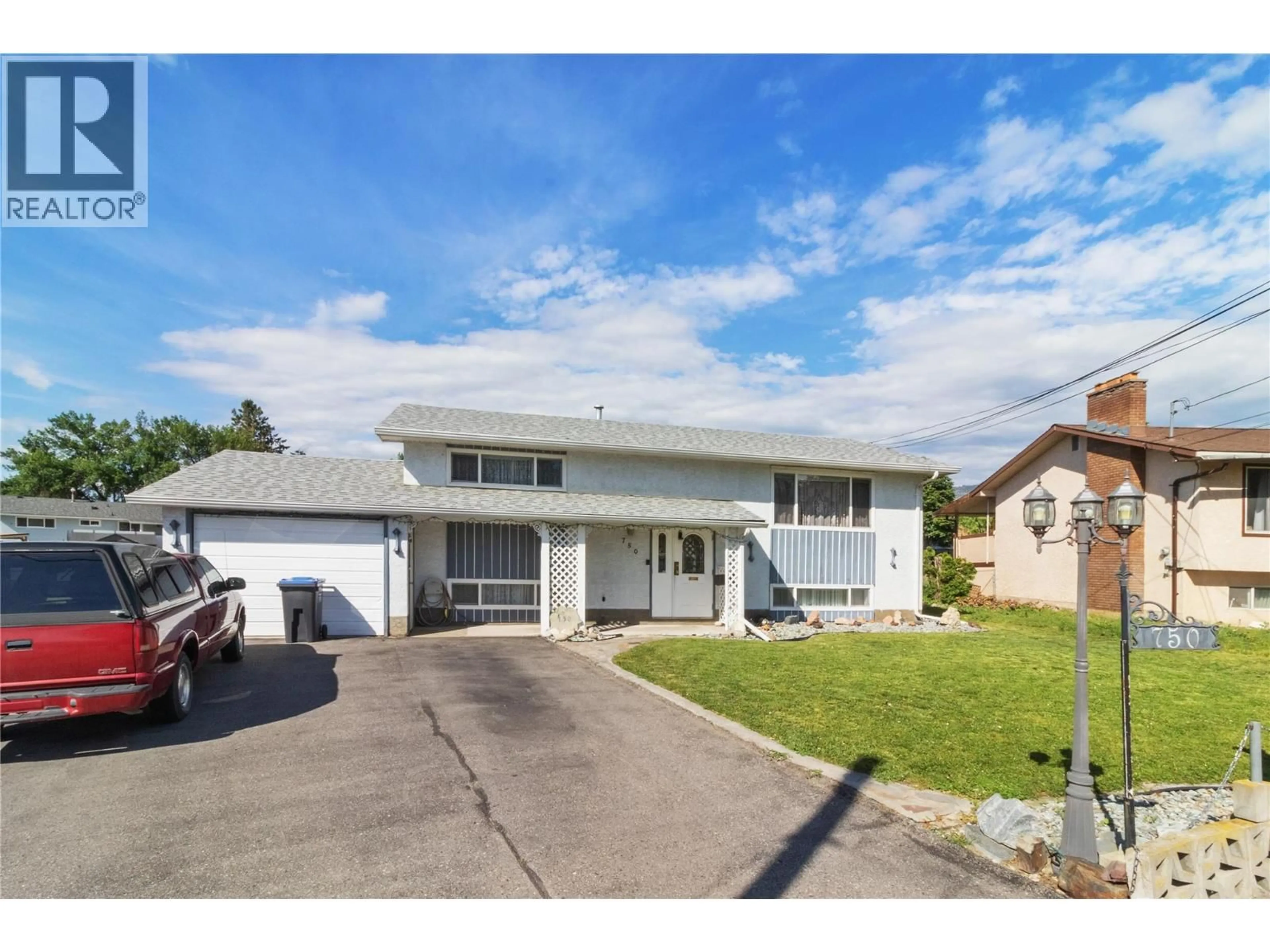 Home with vinyl exterior material, street for 750 FALKIRK ROAD, Kelowna British Columbia V1X1R1