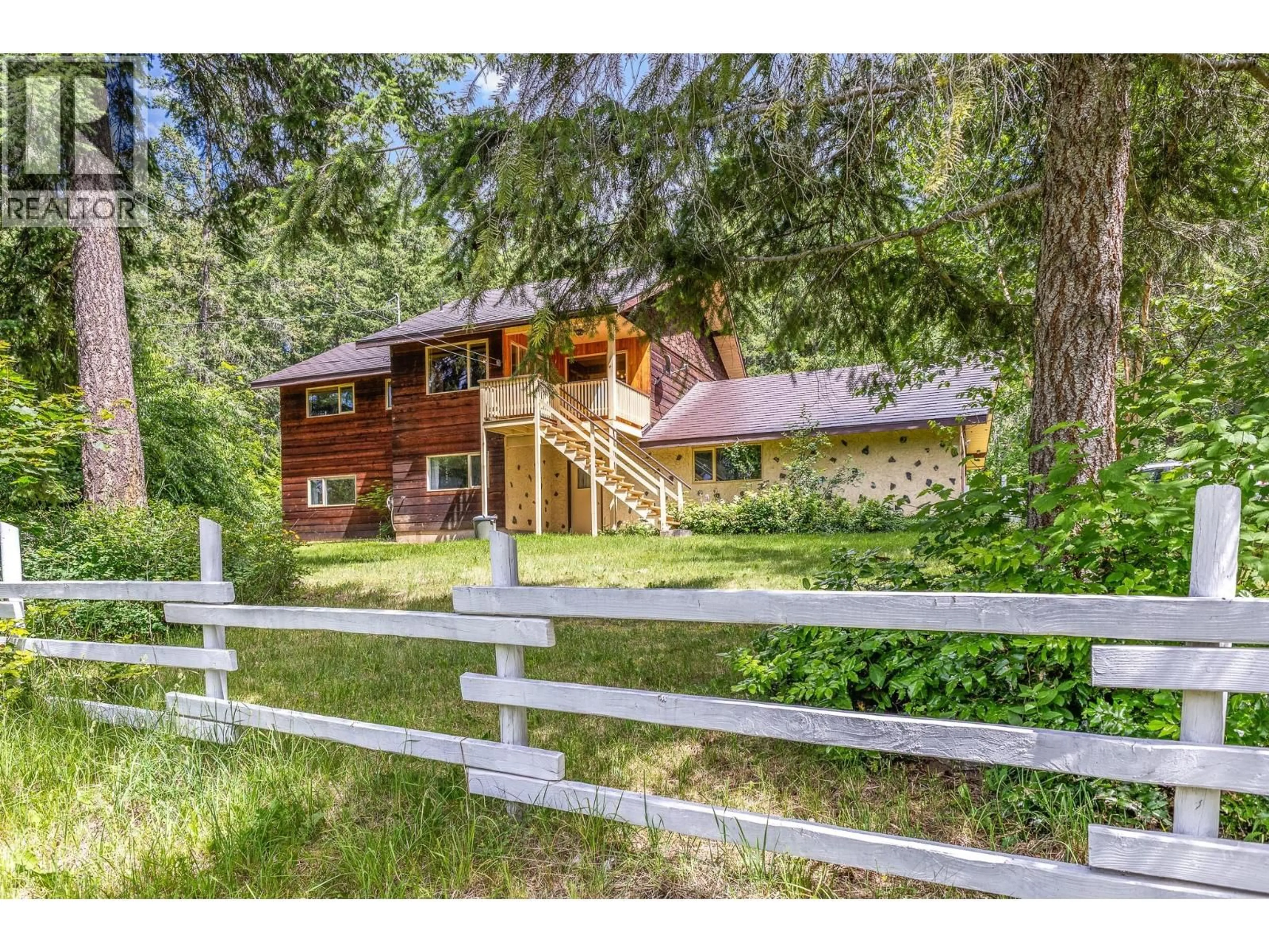 A pic from outside/outdoor area/front of a property/back of a property/a pic from drone, unknown for 2489 HENDRICKSON ROAD, Sorrento British Columbia V0E2W0