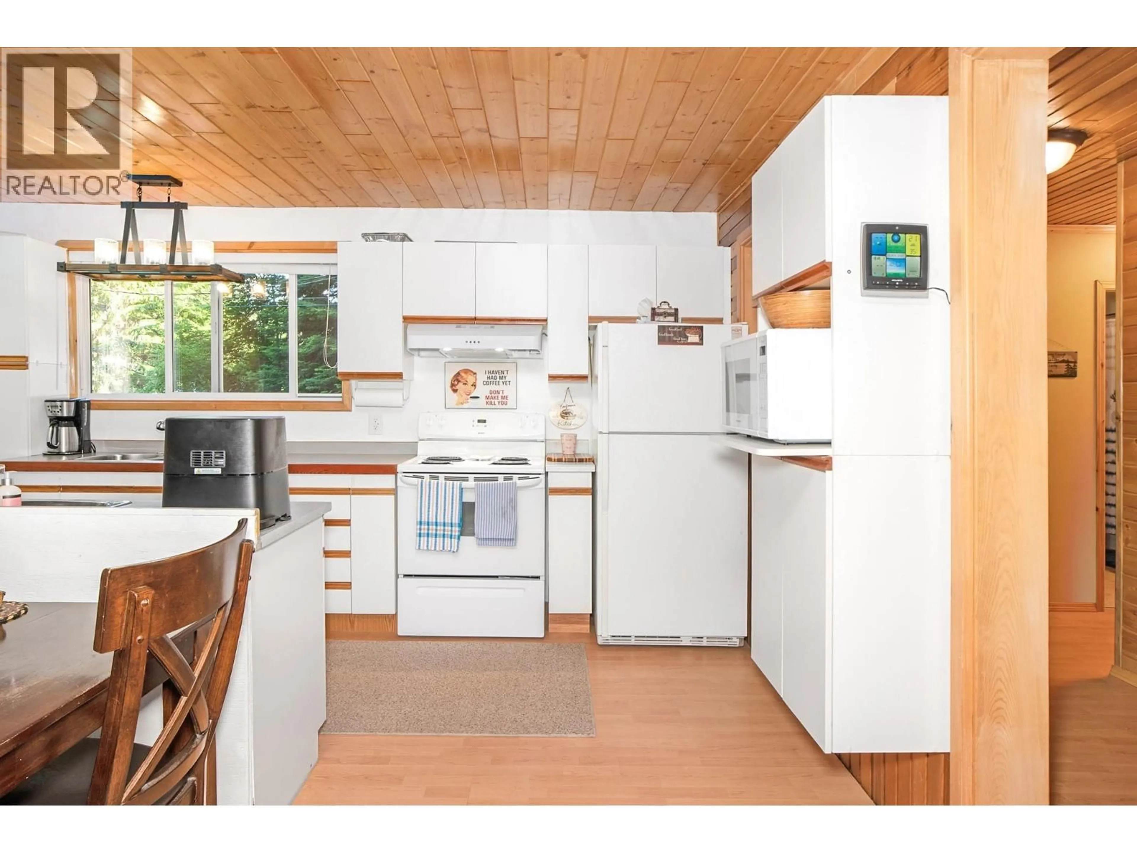 Standard kitchen, wood/laminate floor for 12806 3A HIGHWAY, Boswell British Columbia V0B1A0