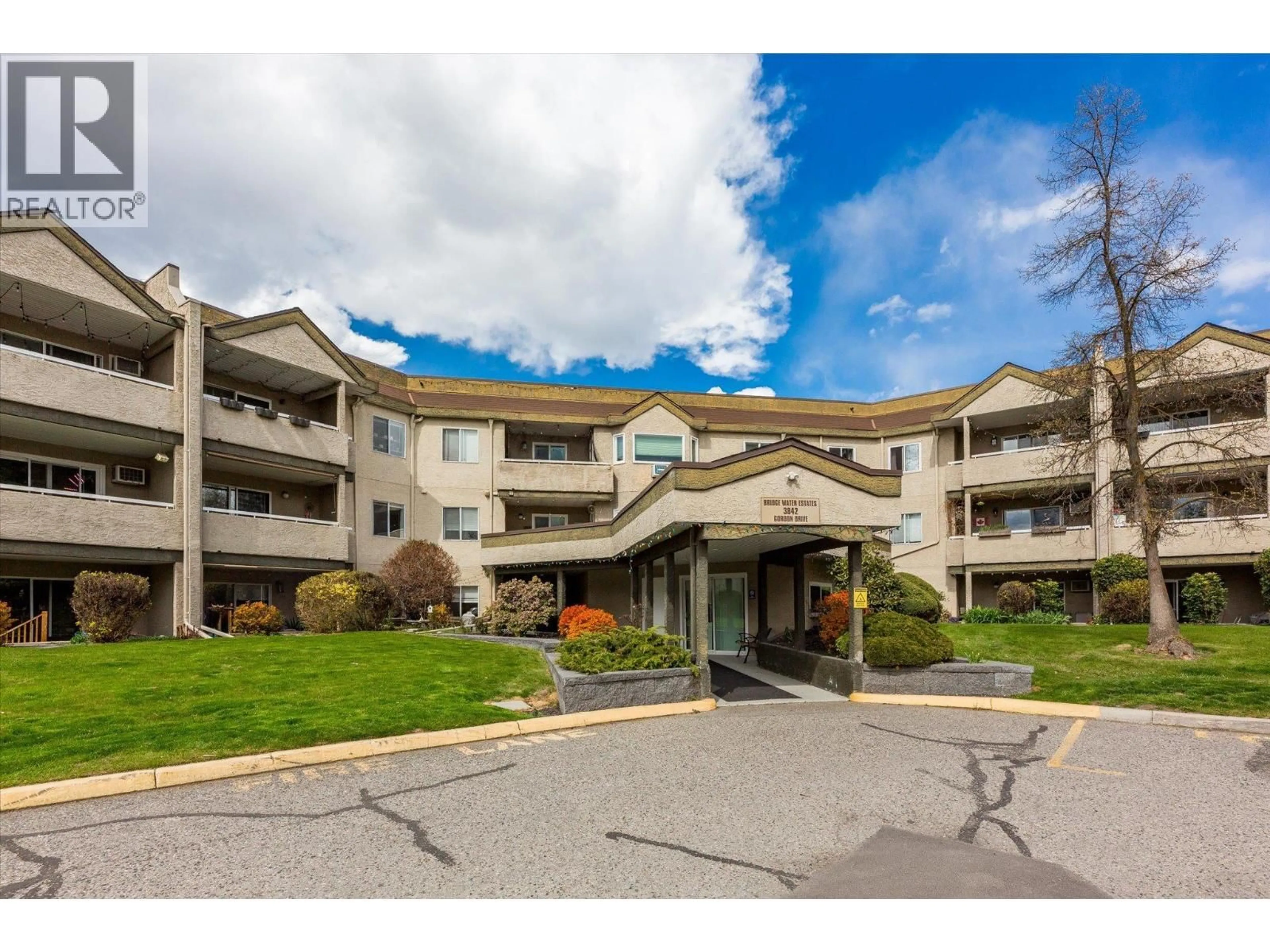Patio, mountain view for 112 - 3842 GORDON DRIVE, Kelowna British Columbia V1W3G4