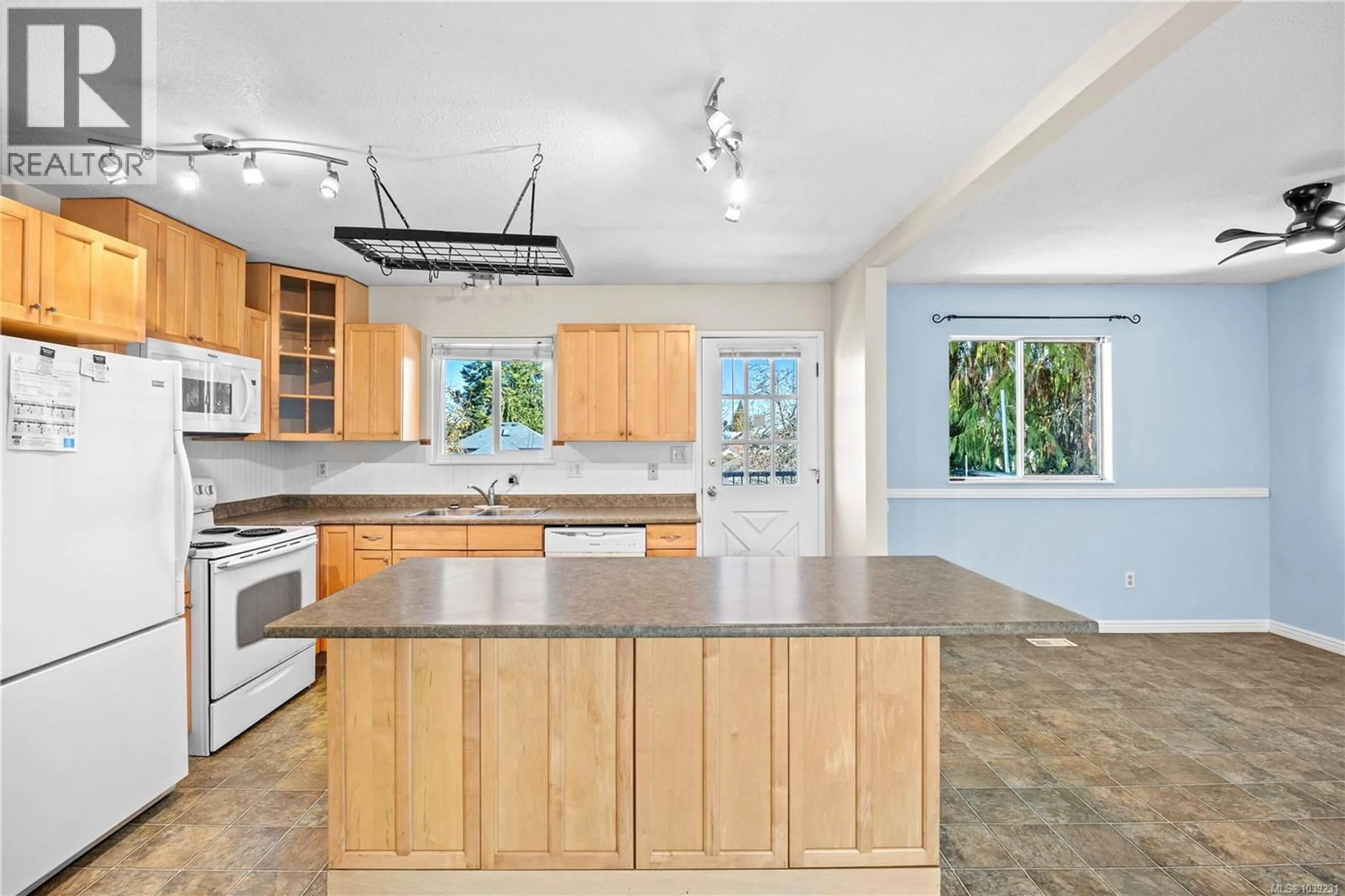 Open concept kitchen, ceramic/tile floor for 1125 STILLIN DRIVE, Ladysmith British Columbia V9G1P2