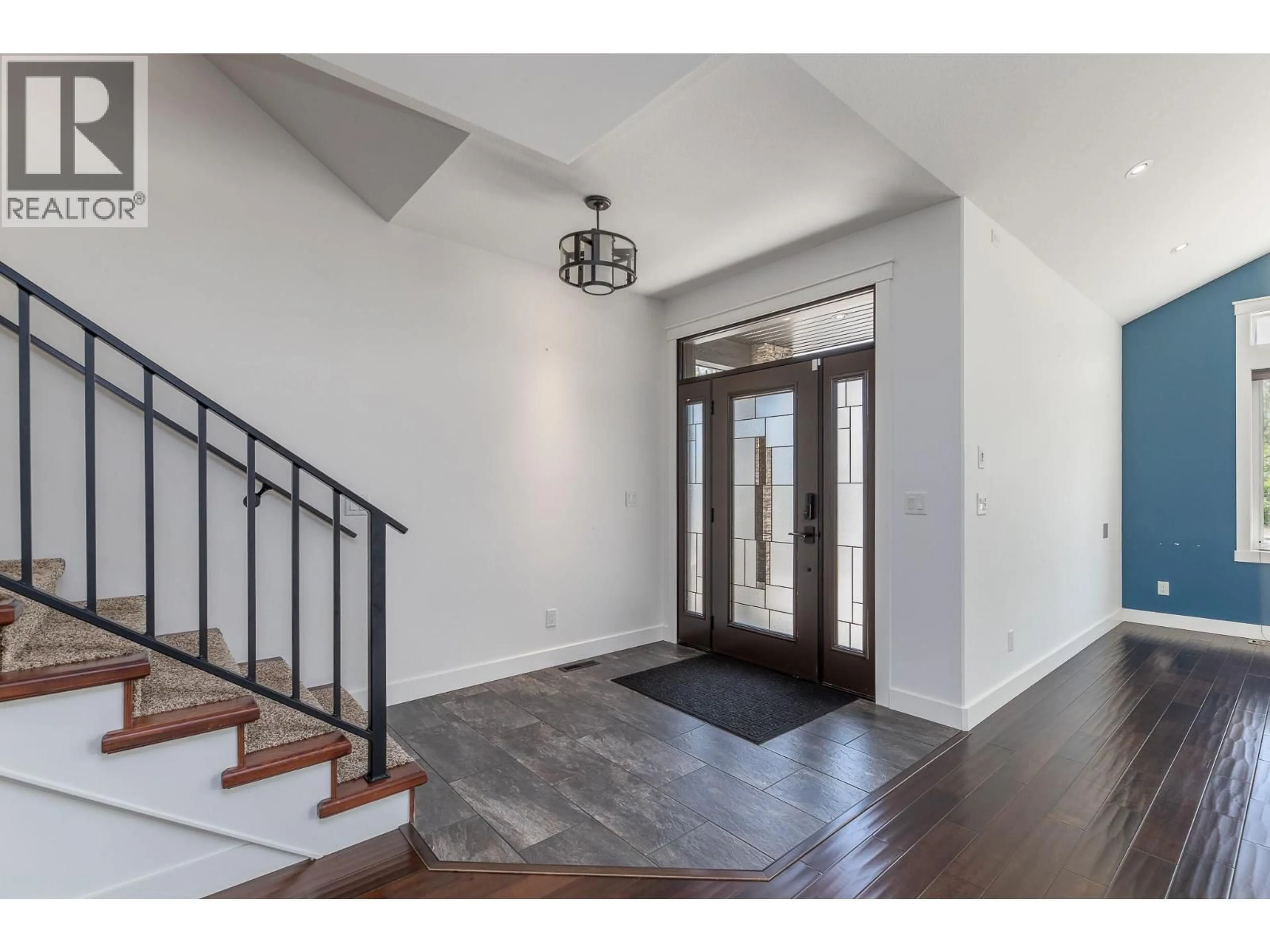 Indoor entryway for 567 PINEVIEW ROAD, Penticton British Columbia V2A7S8