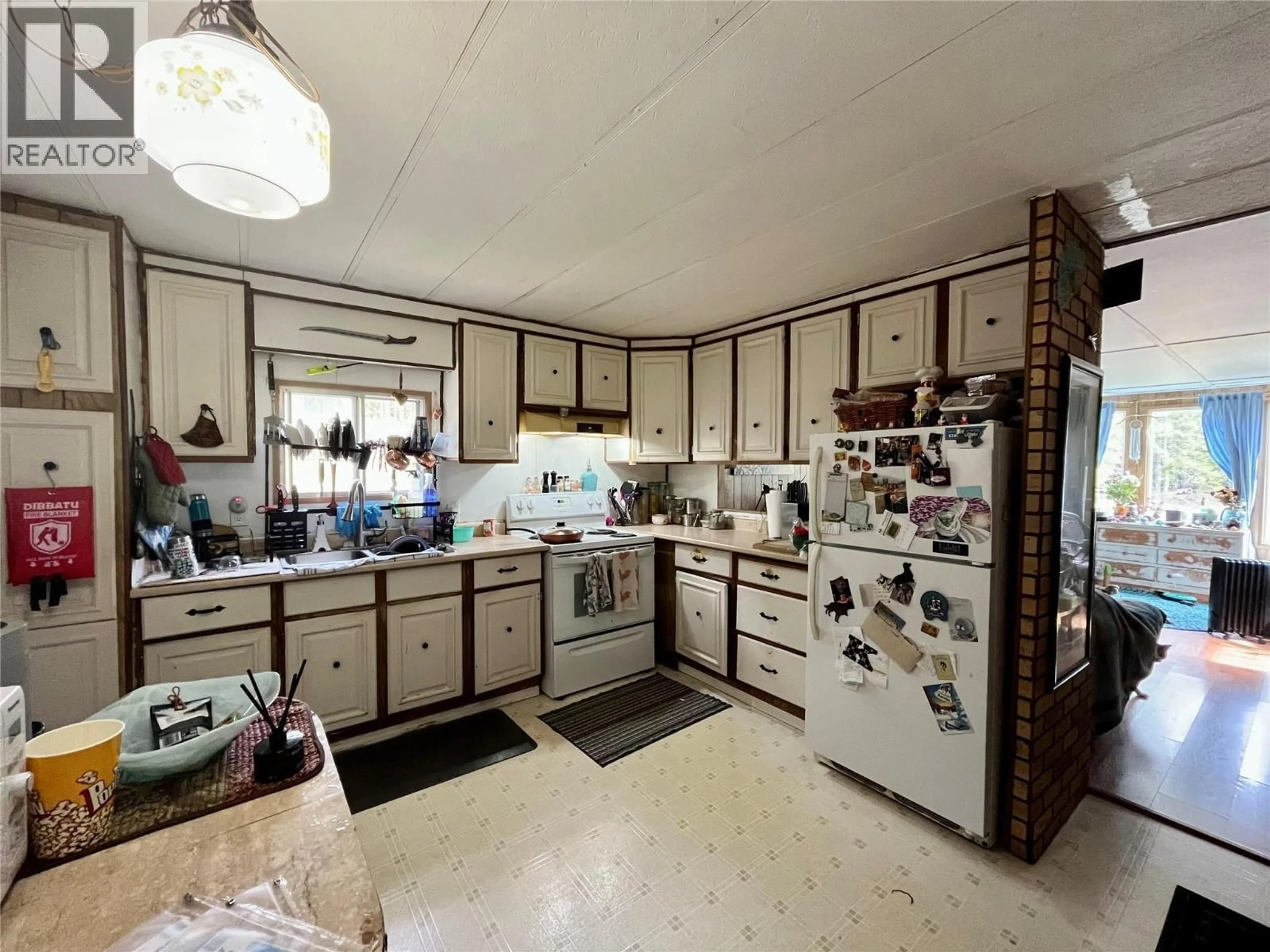 Standard kitchen, ceramic/tile floor for 864 BARTLEY ROAD, Nakusp British Columbia V0G1R1