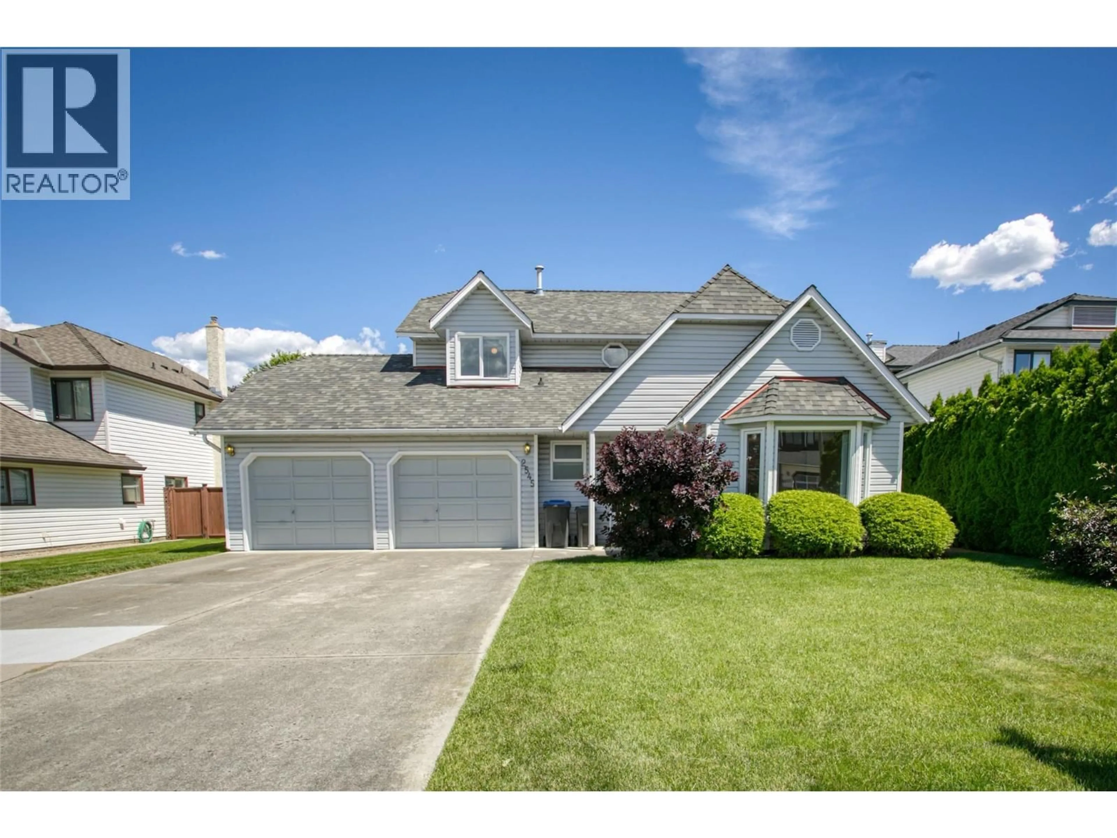 Home with vinyl exterior material, street for 2545 WYATT ROAD, Kelowna British Columbia V1Y8W7